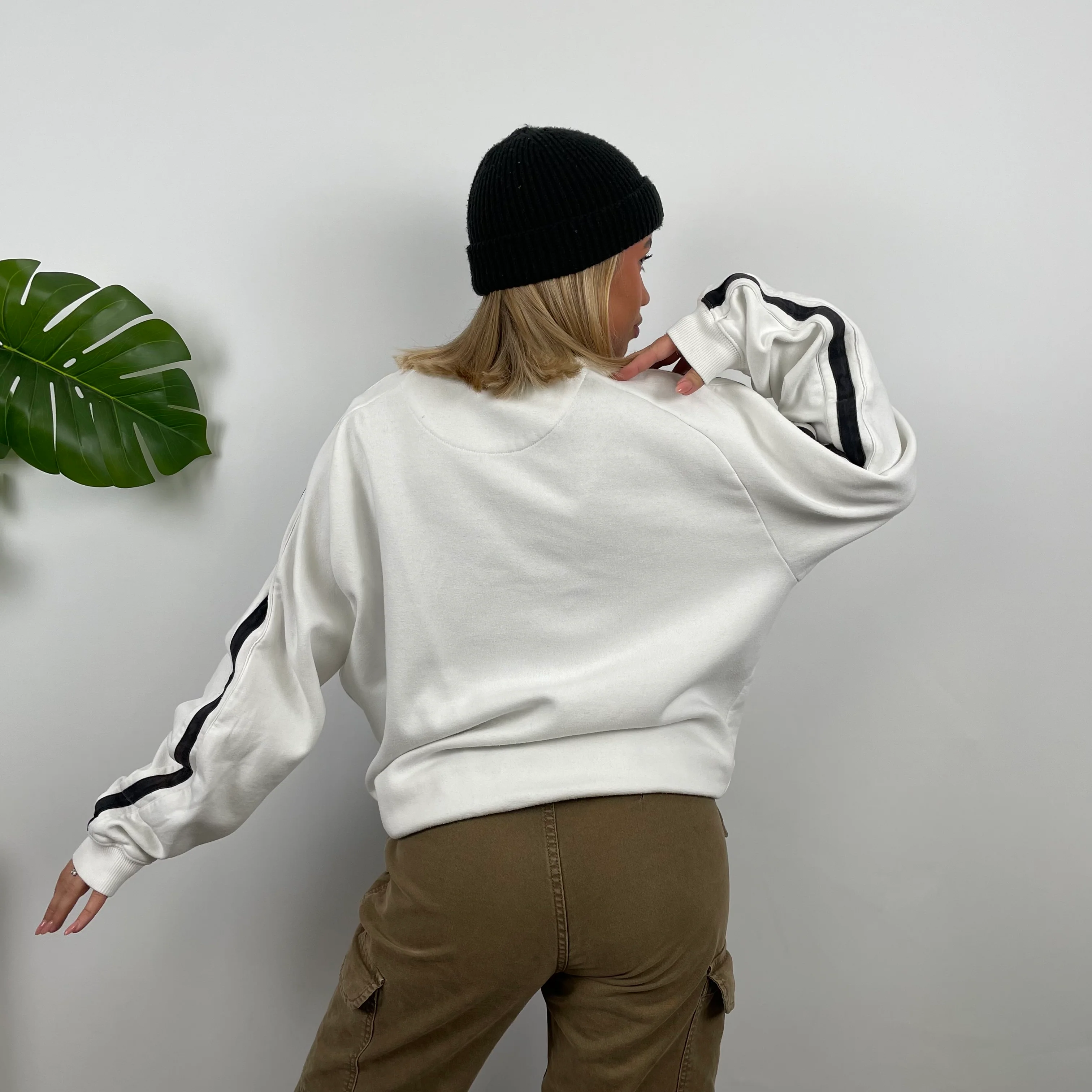Nike White Embroidered Spell Out Sweatshirt (M) - Image 4