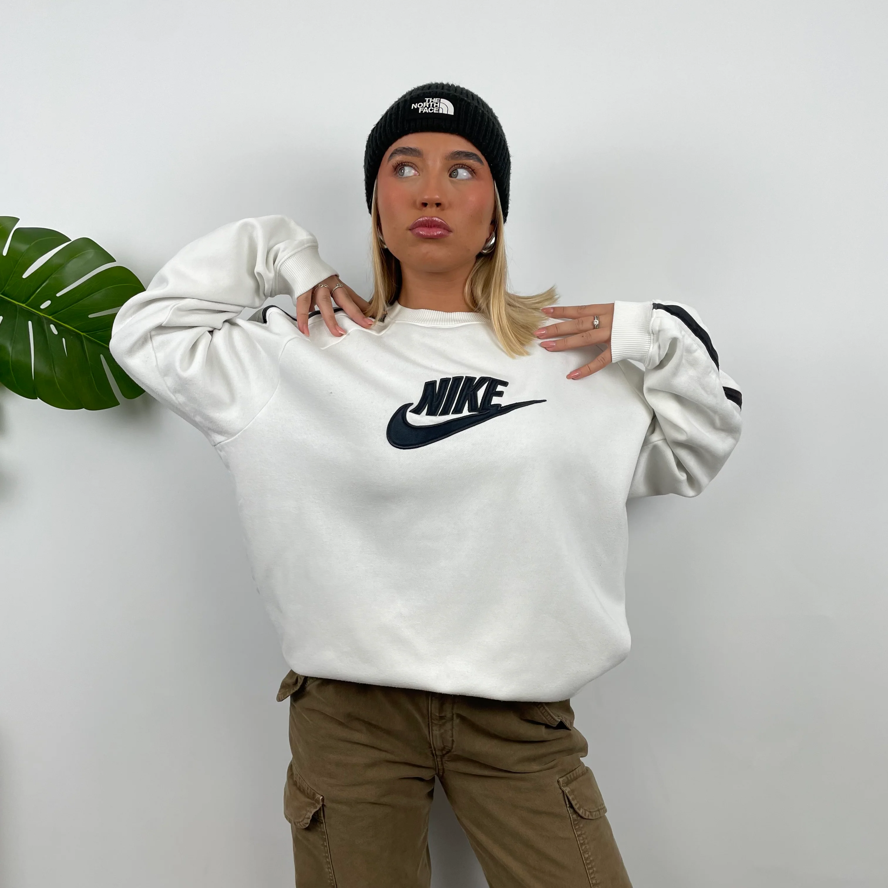 Nike White Embroidered Spell Out Sweatshirt (M) - Image 5