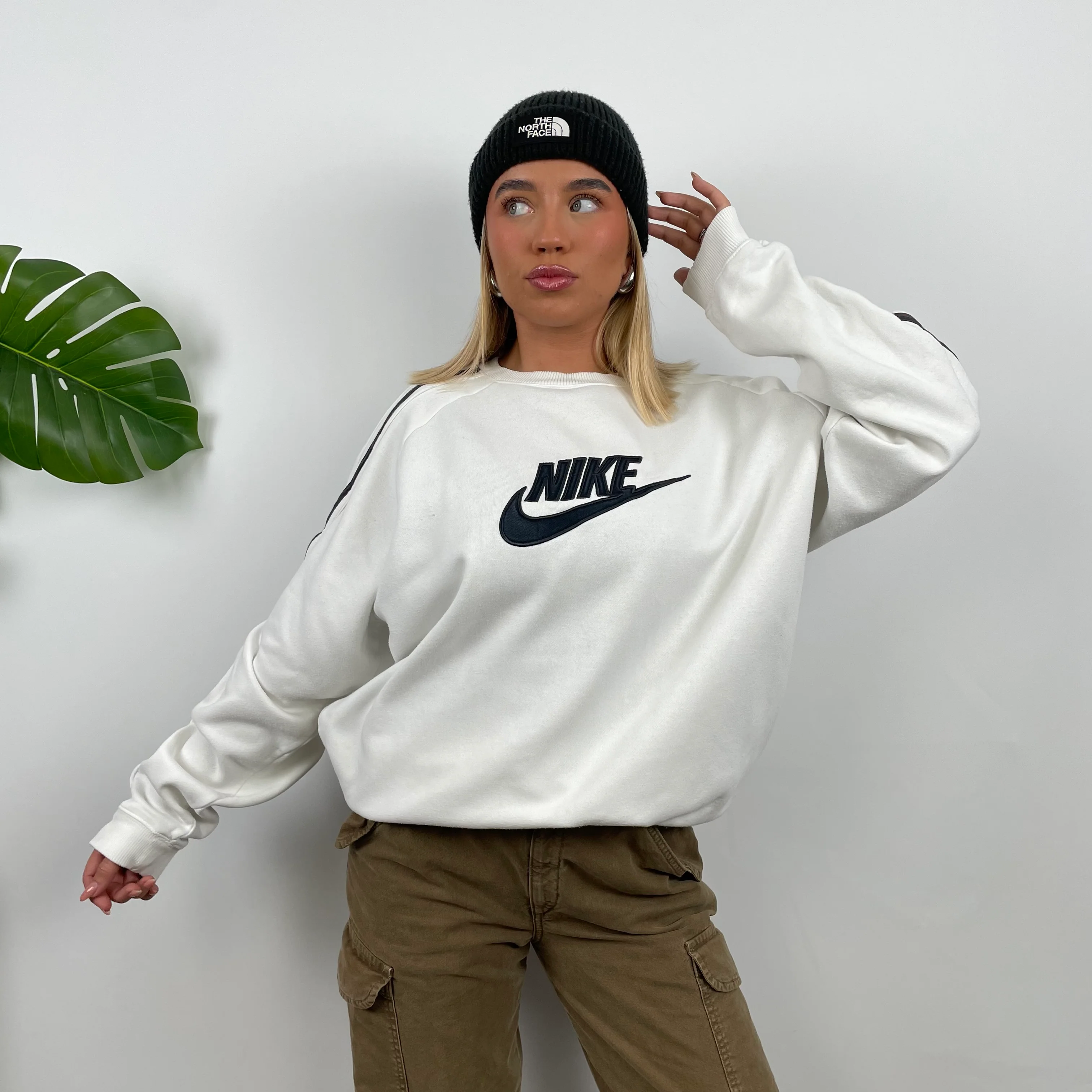 Nike White Embroidered Spell Out Sweatshirt (M) - Image 6