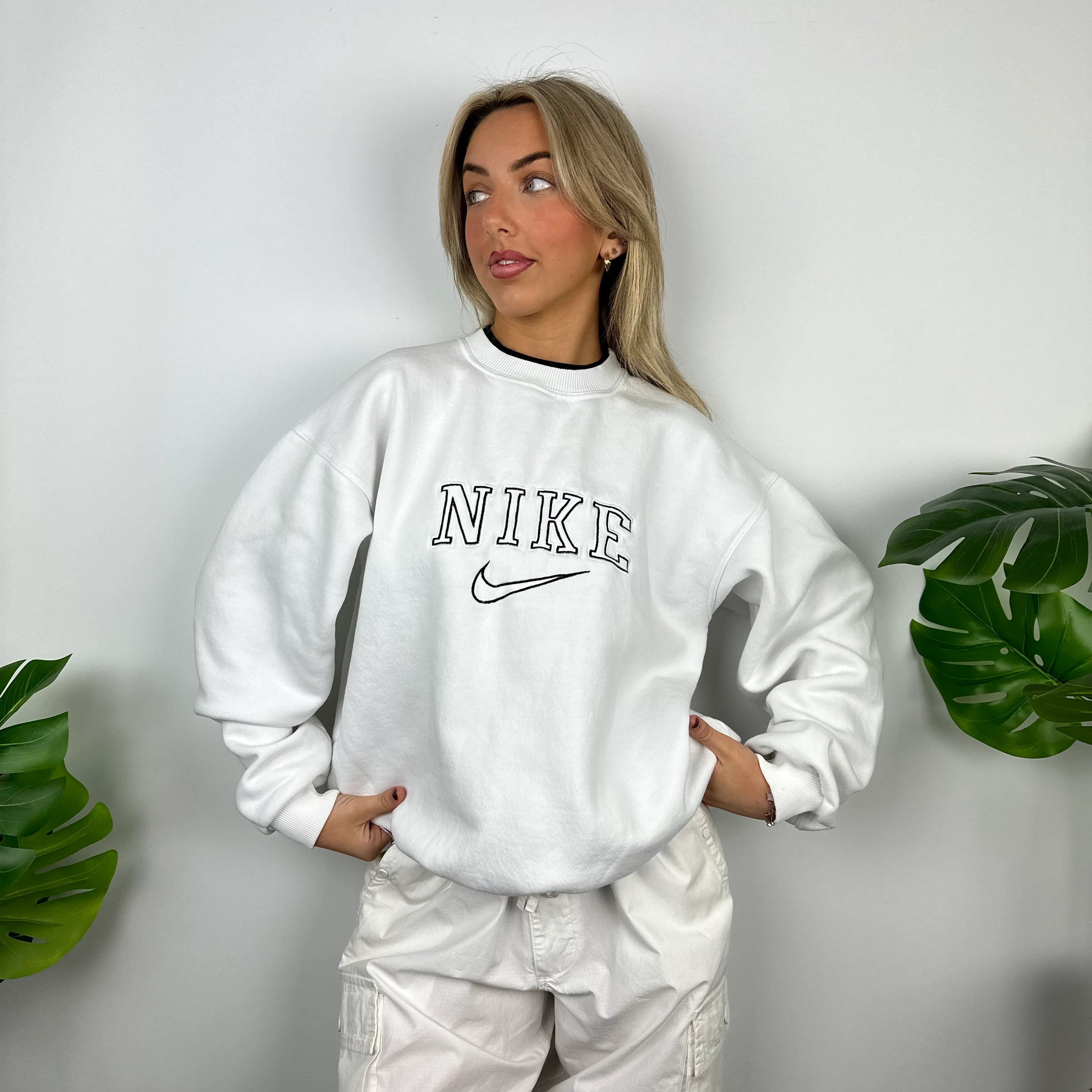 Nike White Embroidered Spell Out Sweatshirt (M) - Image 6