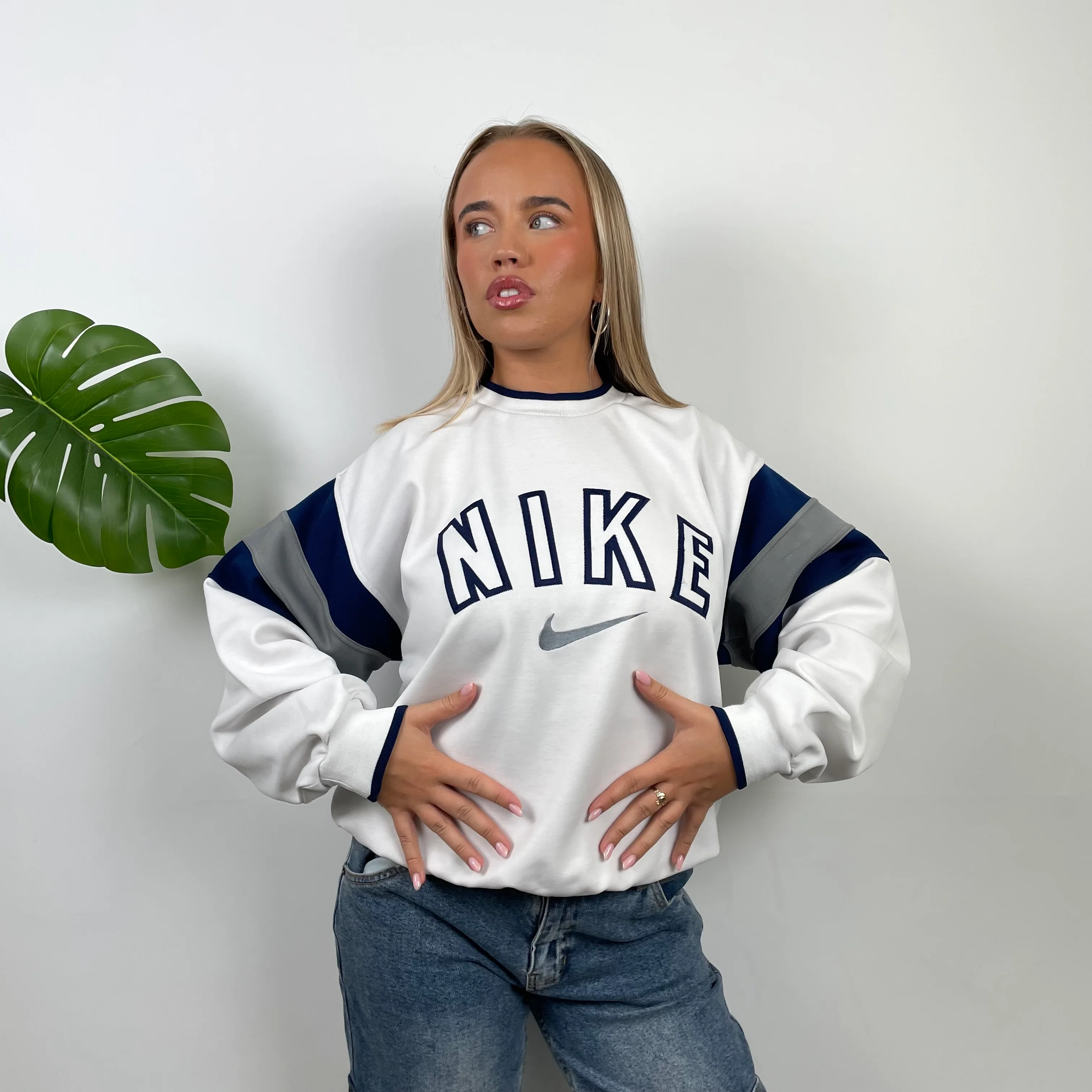 Nike White Embroidered Spell Out Sweatshirt (S) - Image 5