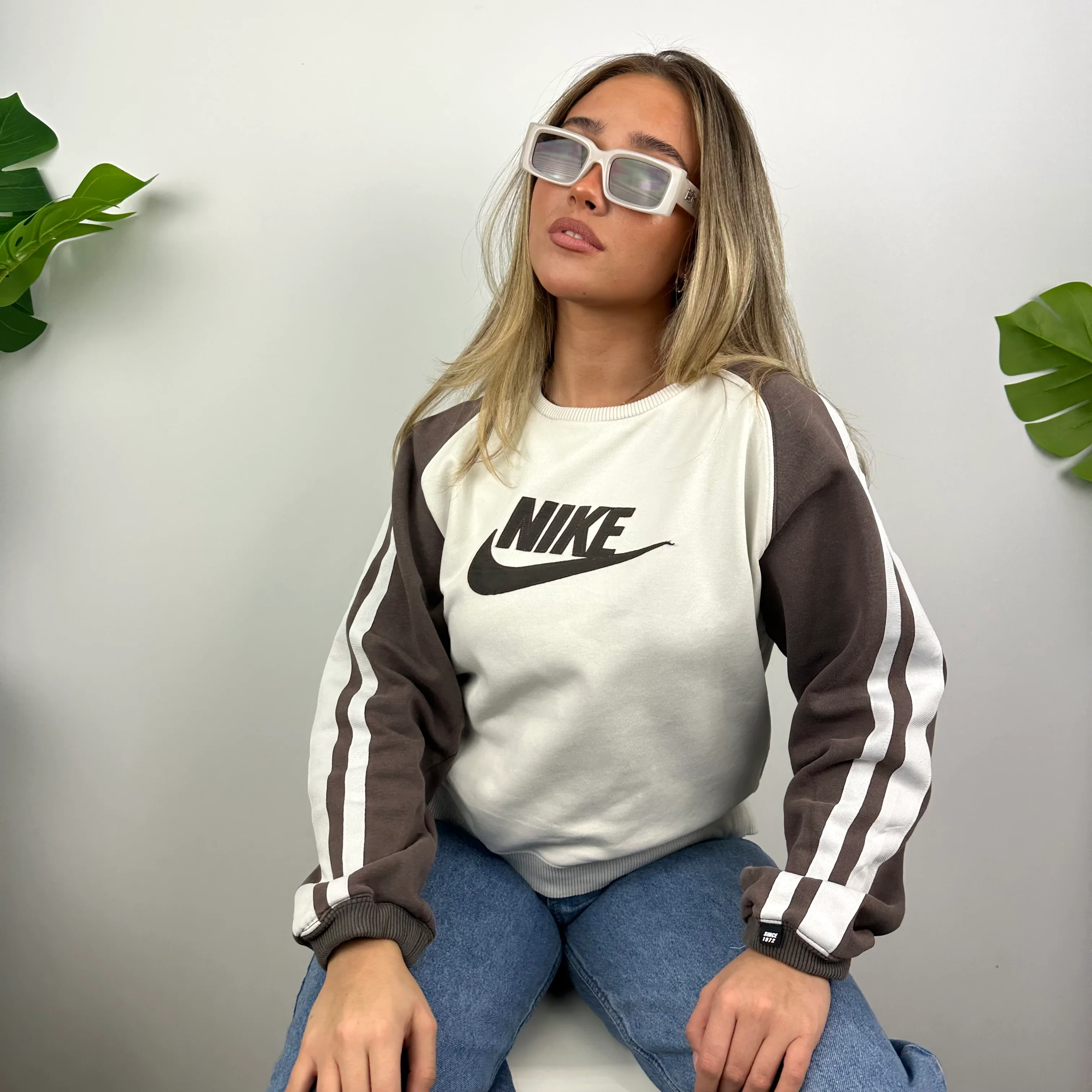Nike White Embroidered Spell Out Sweatshirt (S) - Image 3