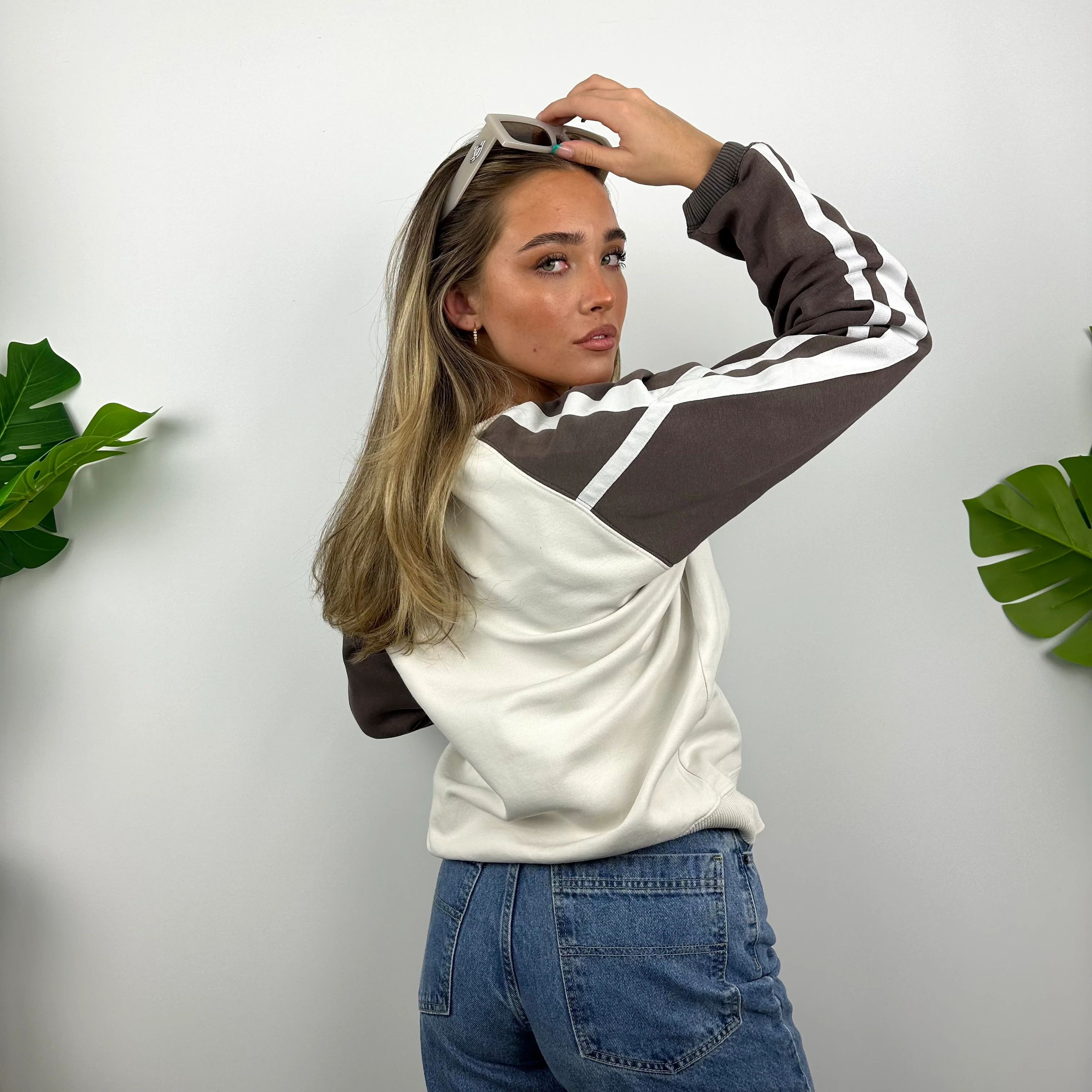 Nike White Embroidered Spell Out Sweatshirt (S) - Image 4