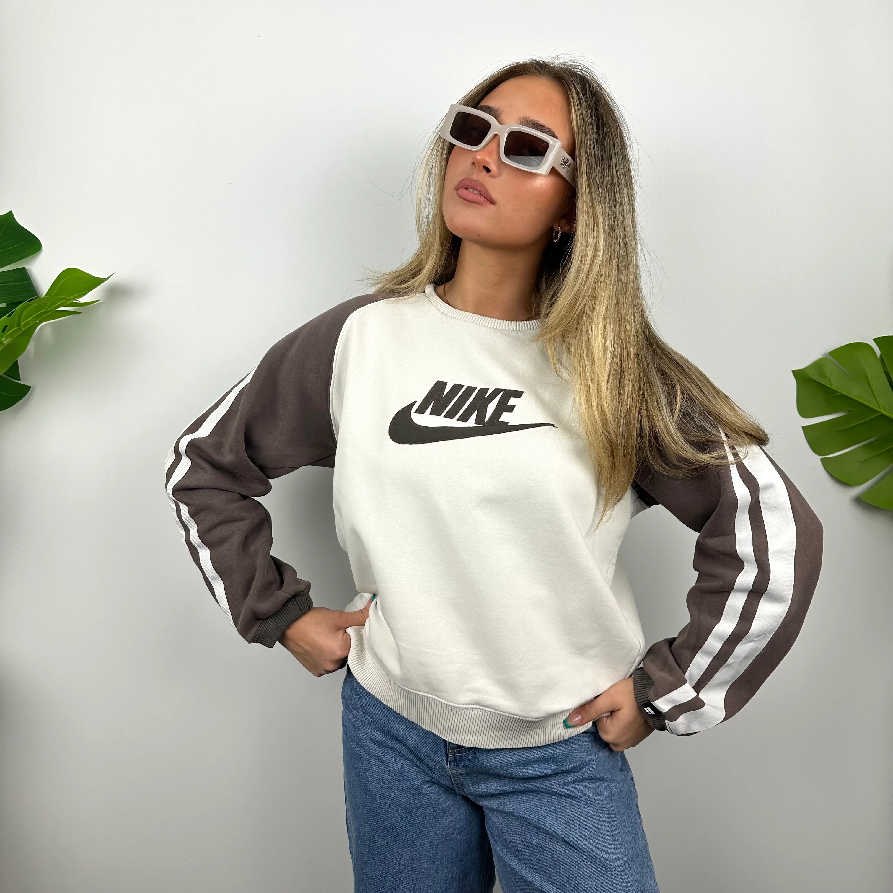 Nike White Embroidered Spell Out Sweatshirt (S) - Image 5