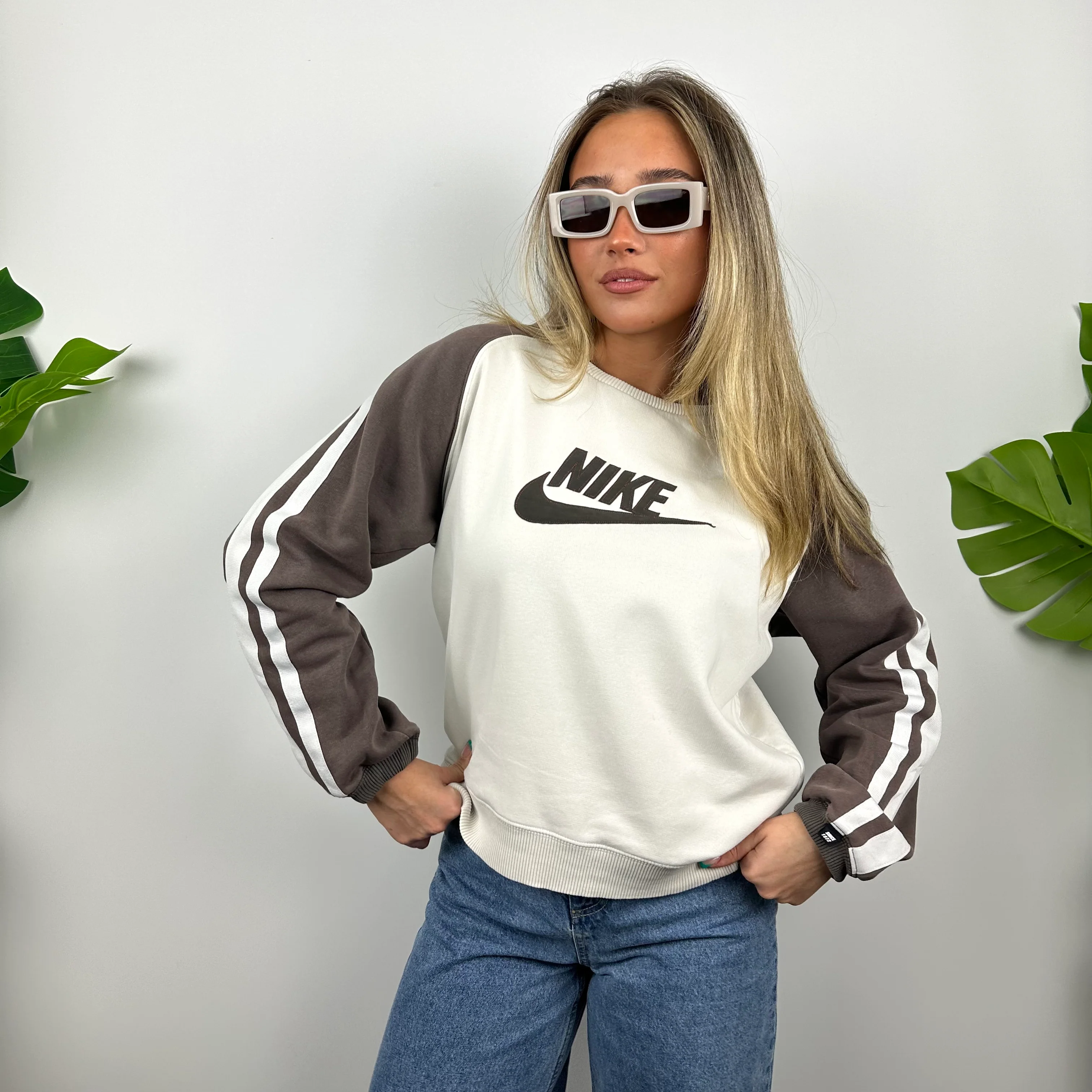 Nike White Embroidered Spell Out Sweatshirt (S) - Image 7