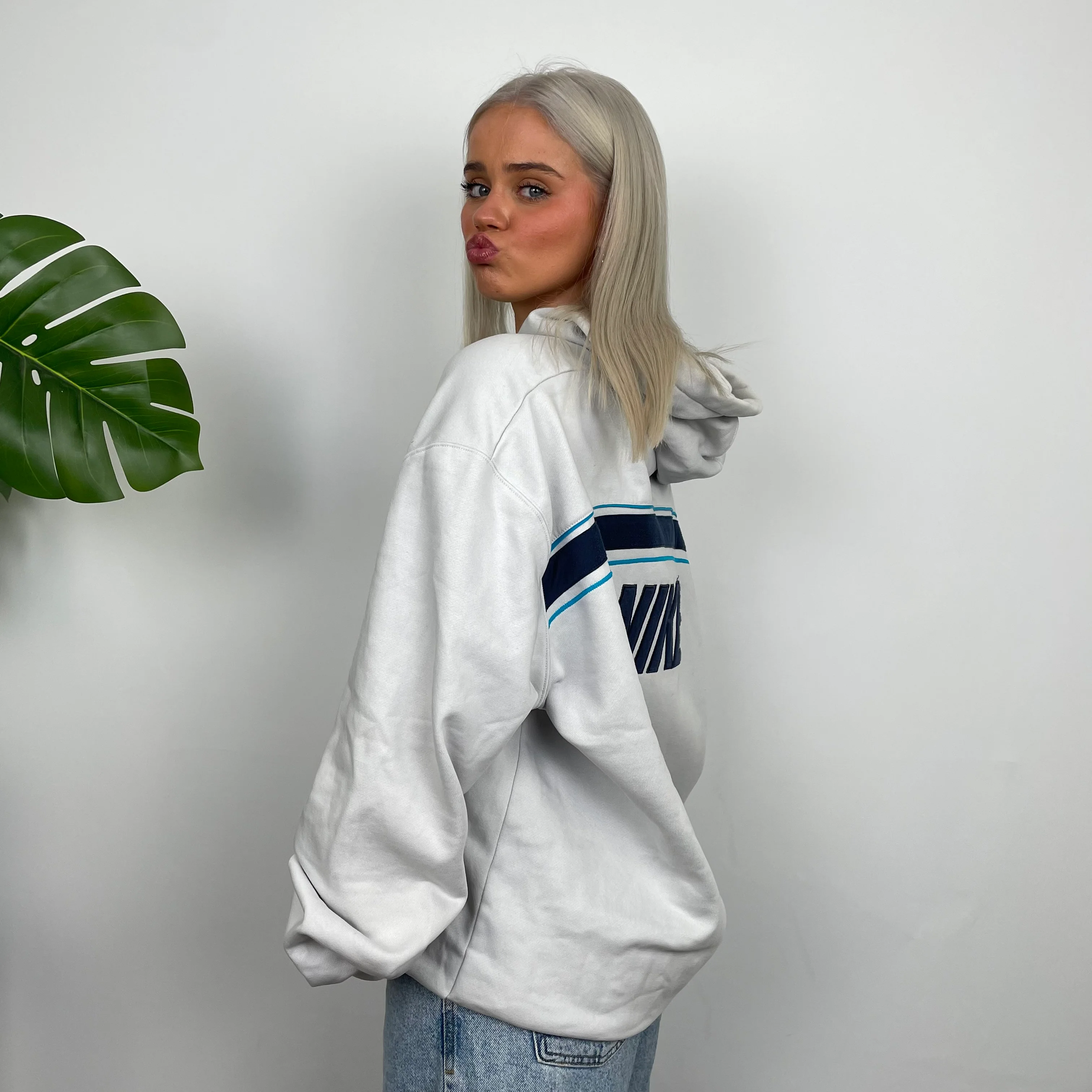 Nike White Embroidered Swoosh Hoodie (XL) - Image 4