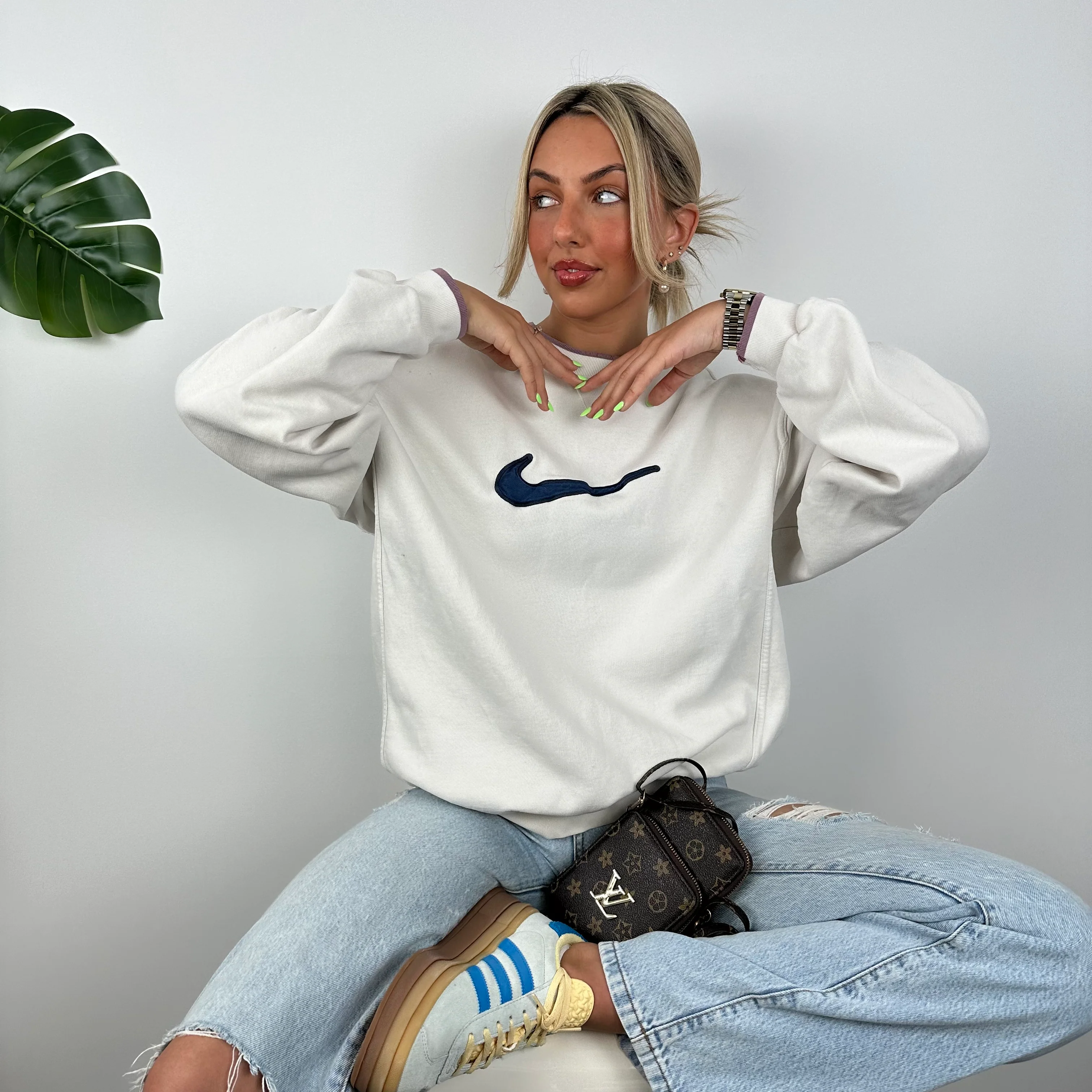 Nike White Embroidered Swoosh Sweatshirt (M) - Image 3