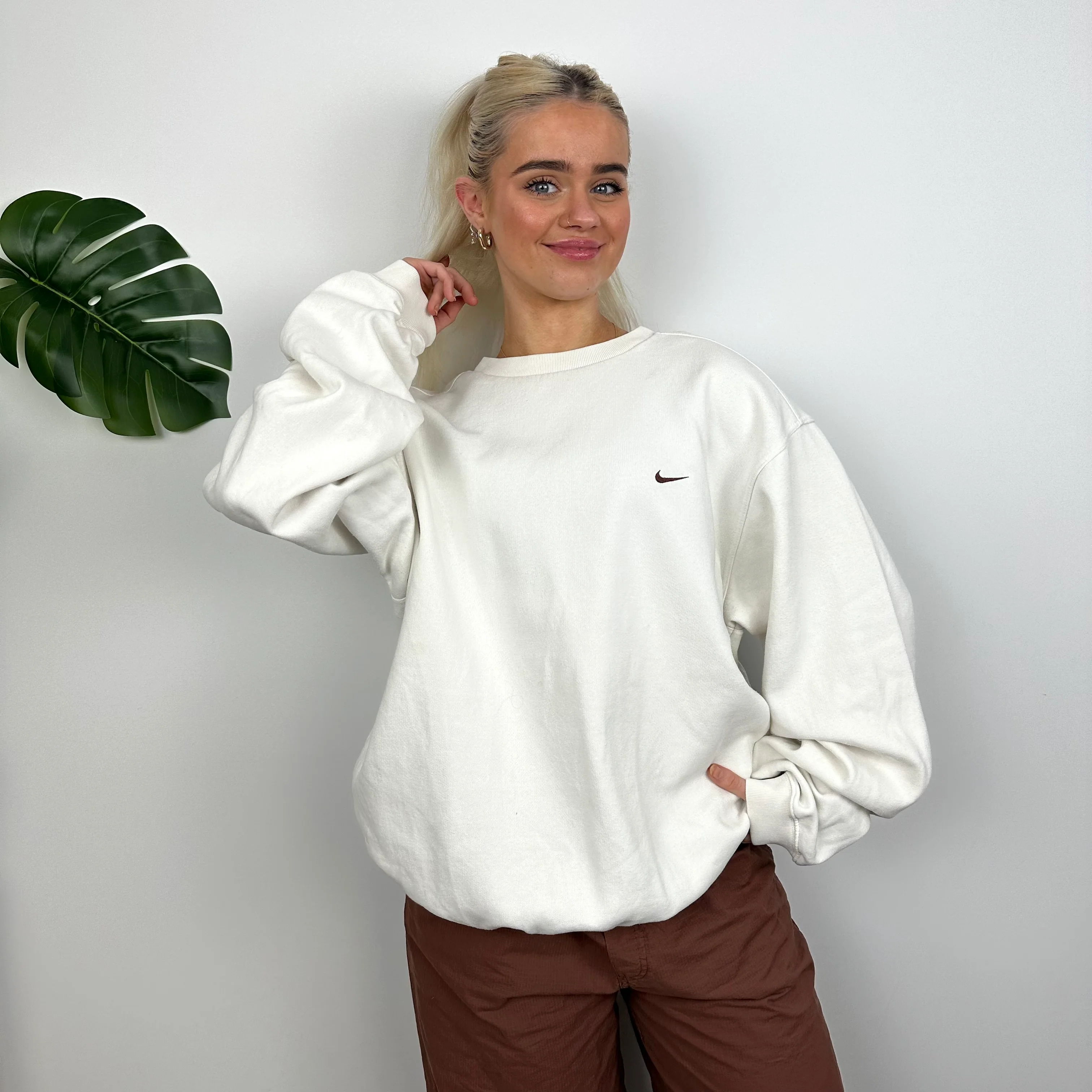 Nike White Embroidered Swoosh Sweatshirt (L) - Image 4