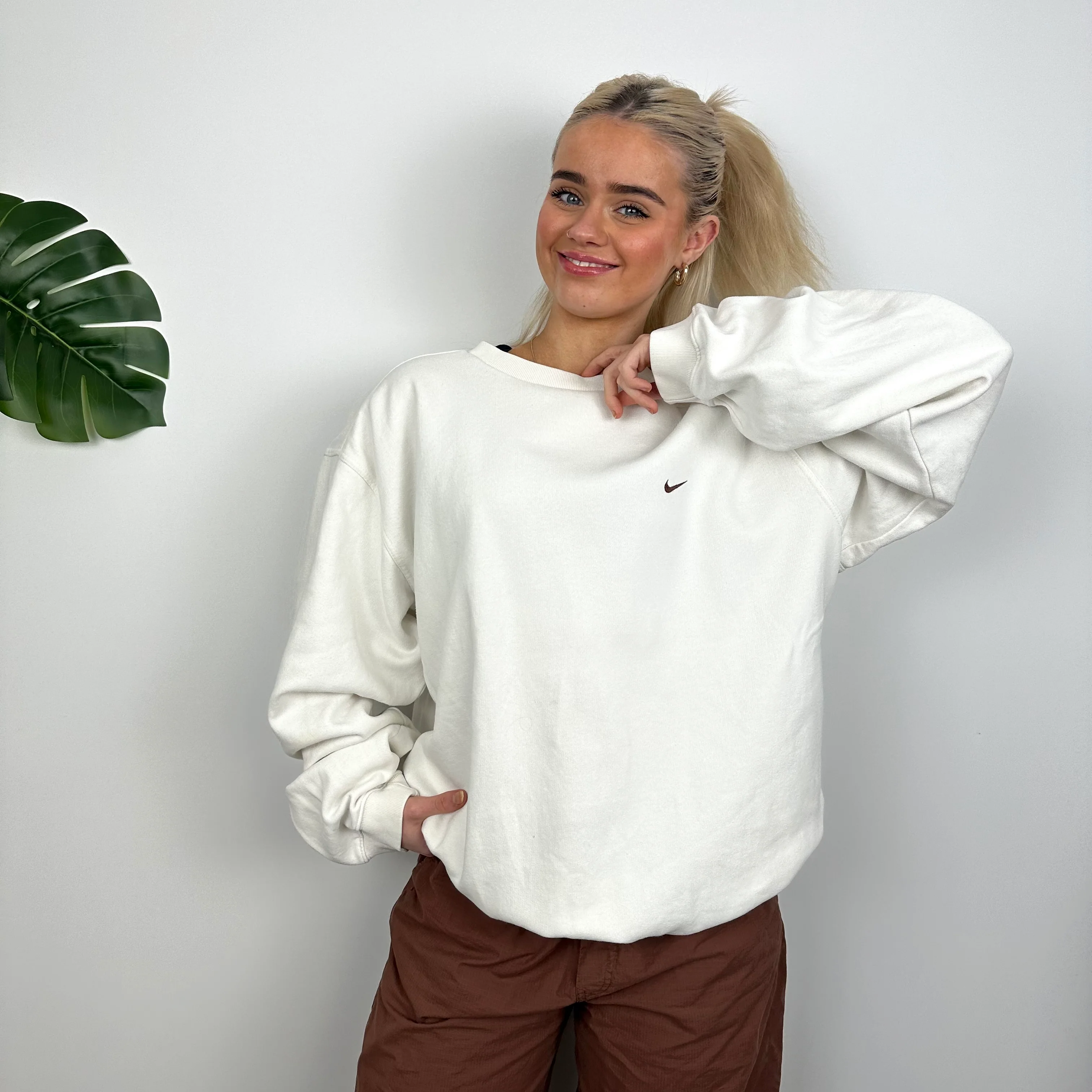 Nike White Embroidered Swoosh Sweatshirt (L) - Image 5