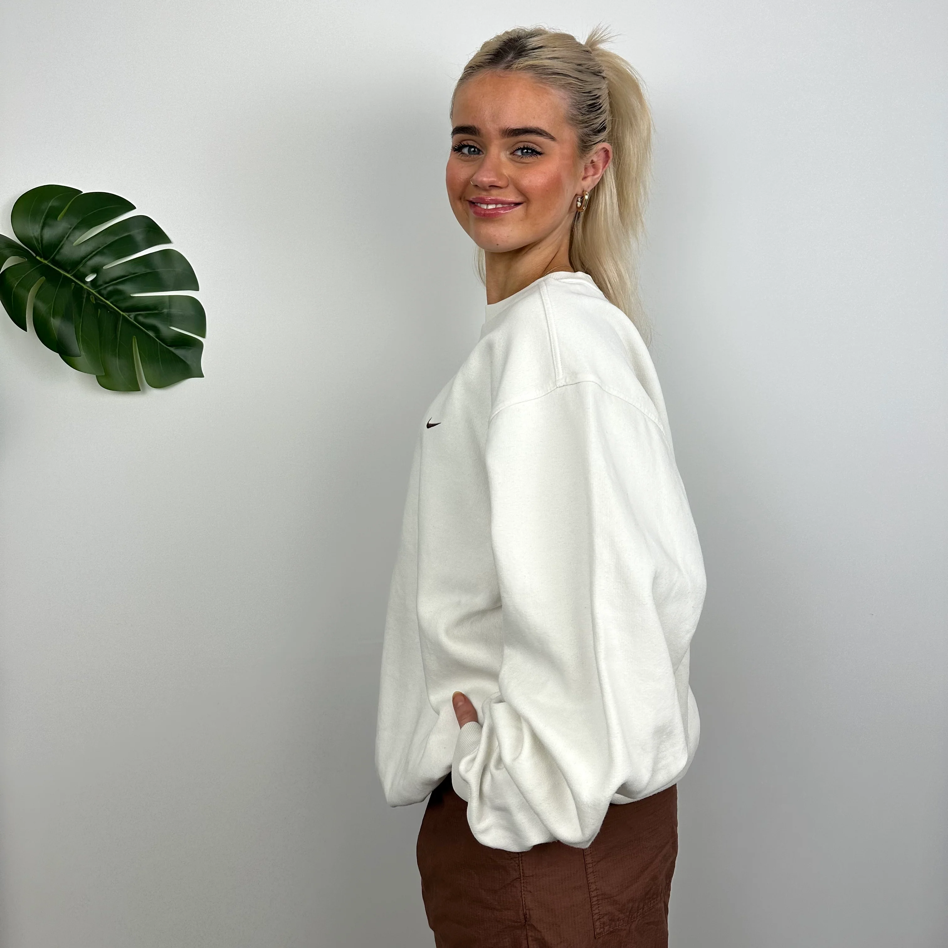 Nike White Embroidered Swoosh Sweatshirt (L) - Image 6