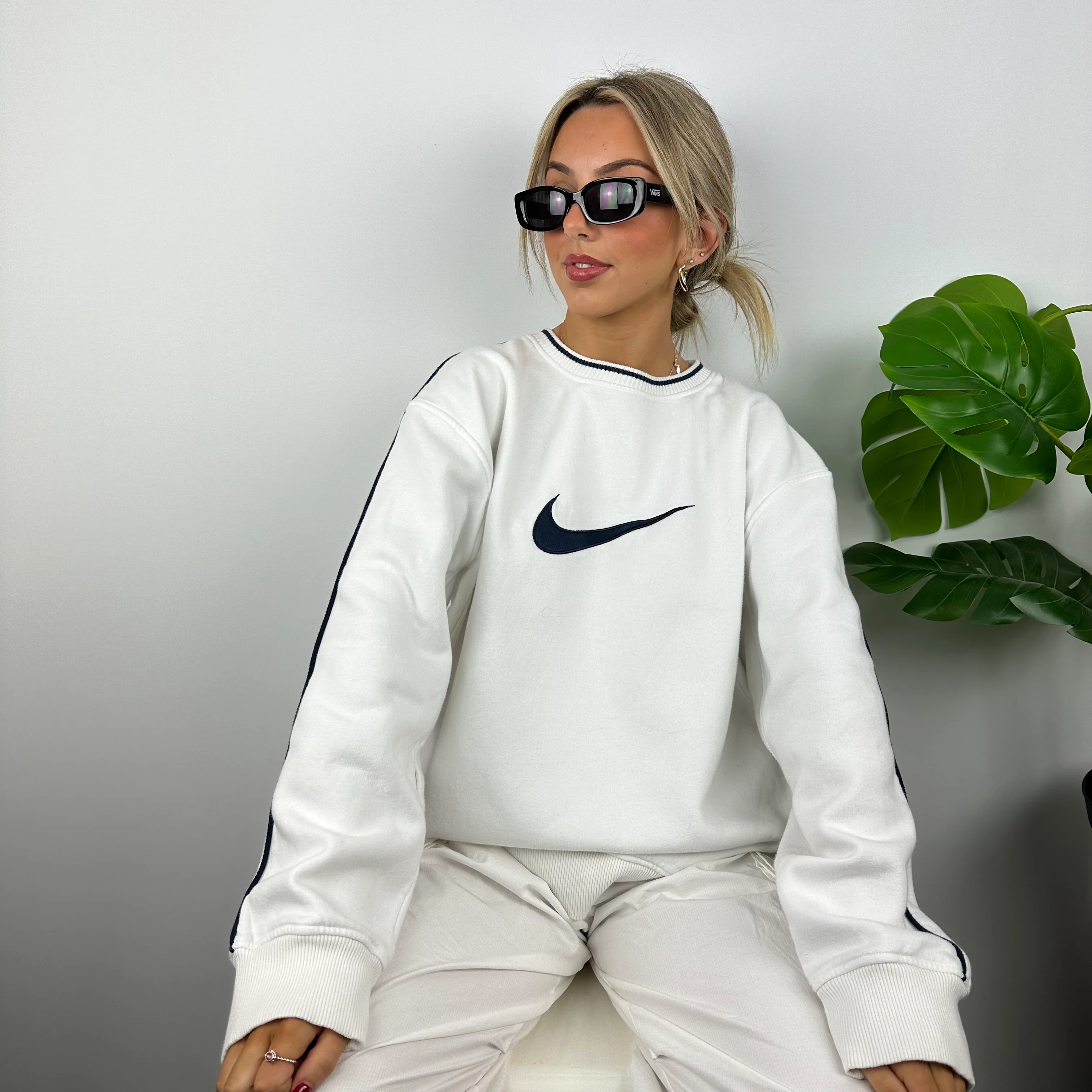 Nike White Embroidered Swoosh Sweatshirt (XL) - Image 5