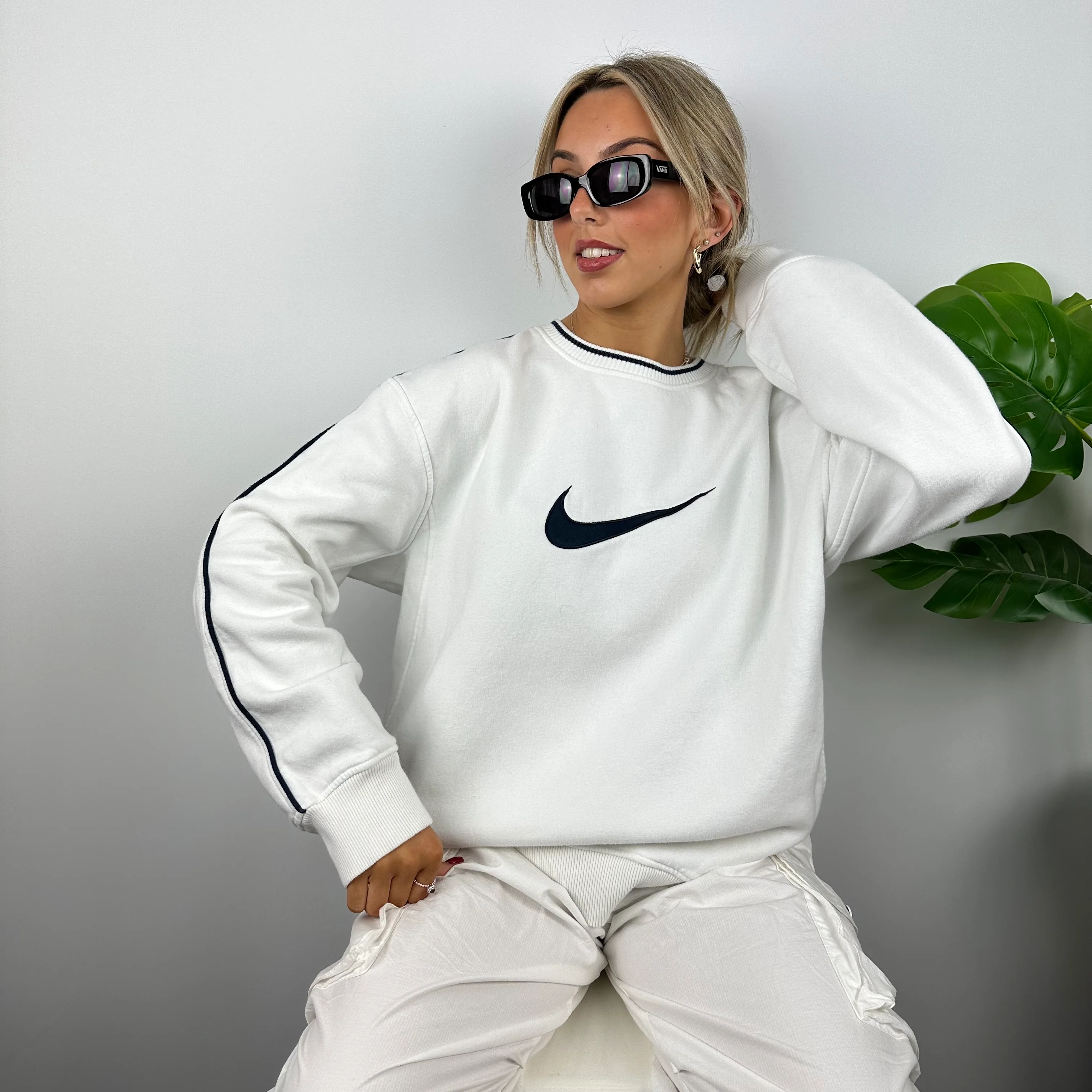 Nike White Embroidered Swoosh Sweatshirt (XL) - Image 9