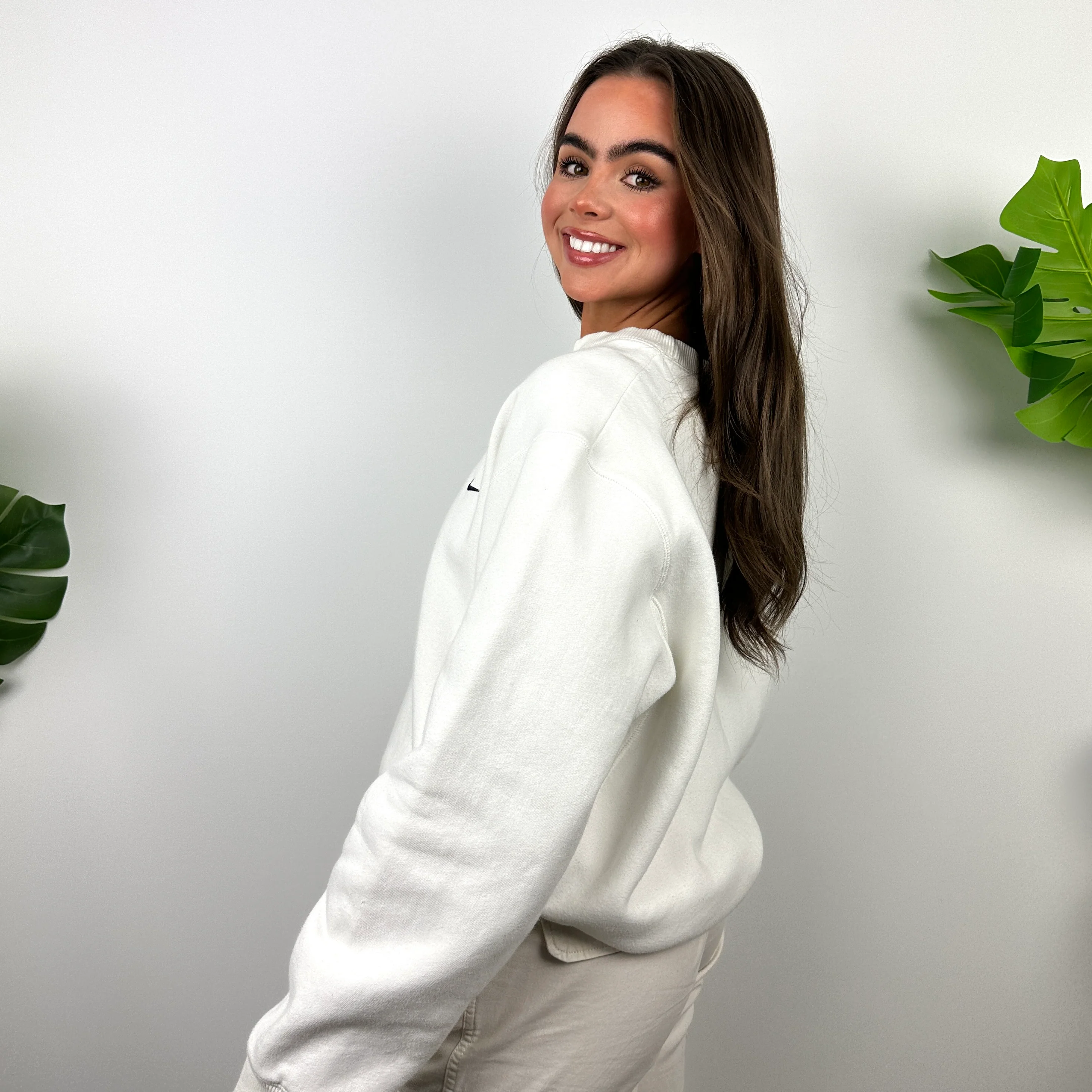 Nike White Embroidered Swoosh Sweatshirt (L) - Image 5