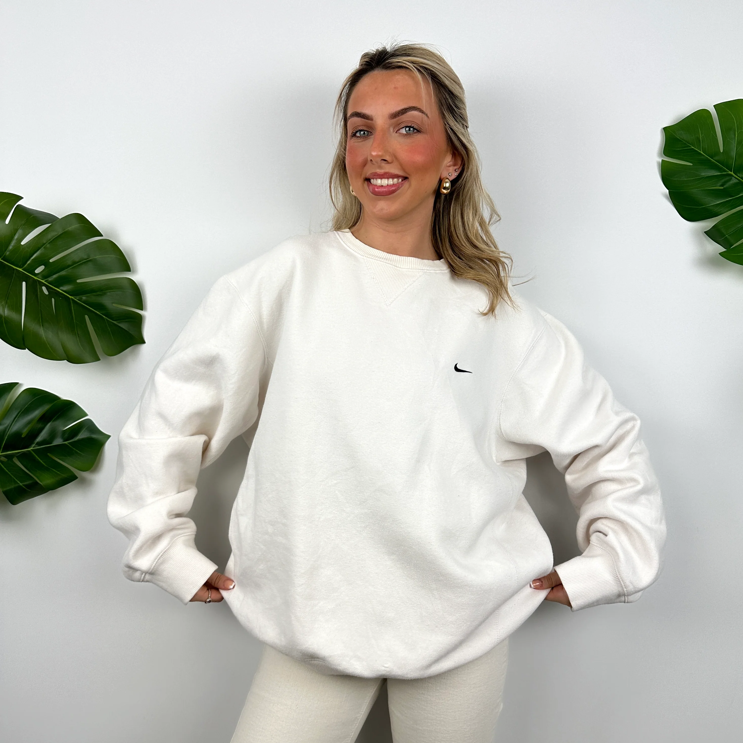 Nike White Embroidered Swoosh Sweatshirt (L) - Image 3