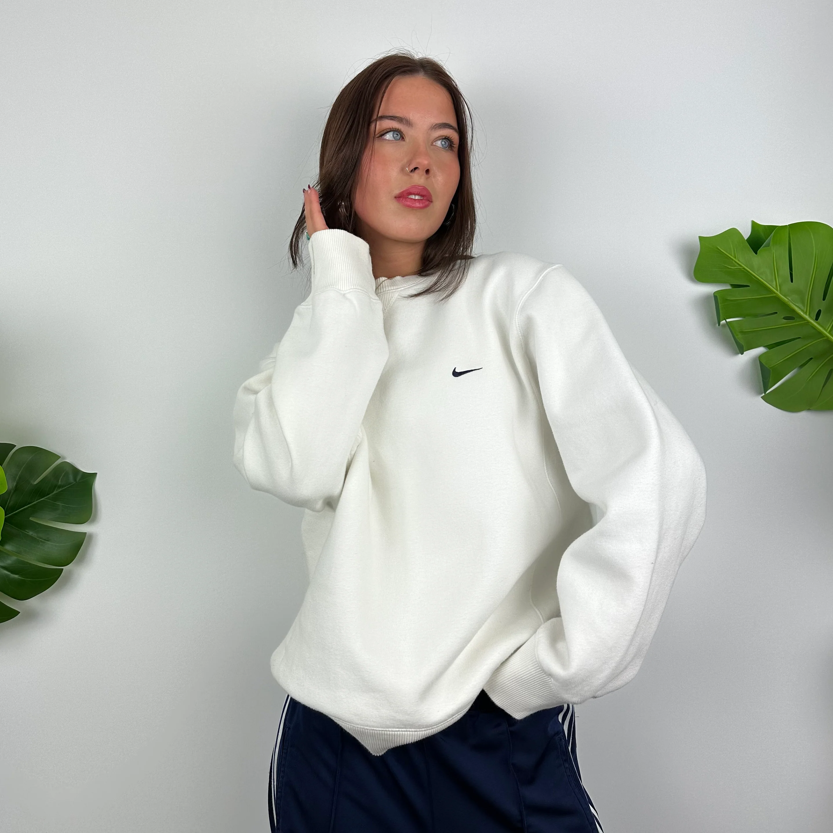 Nike White Embroidered Swoosh Sweatshirt (L) - Image 3