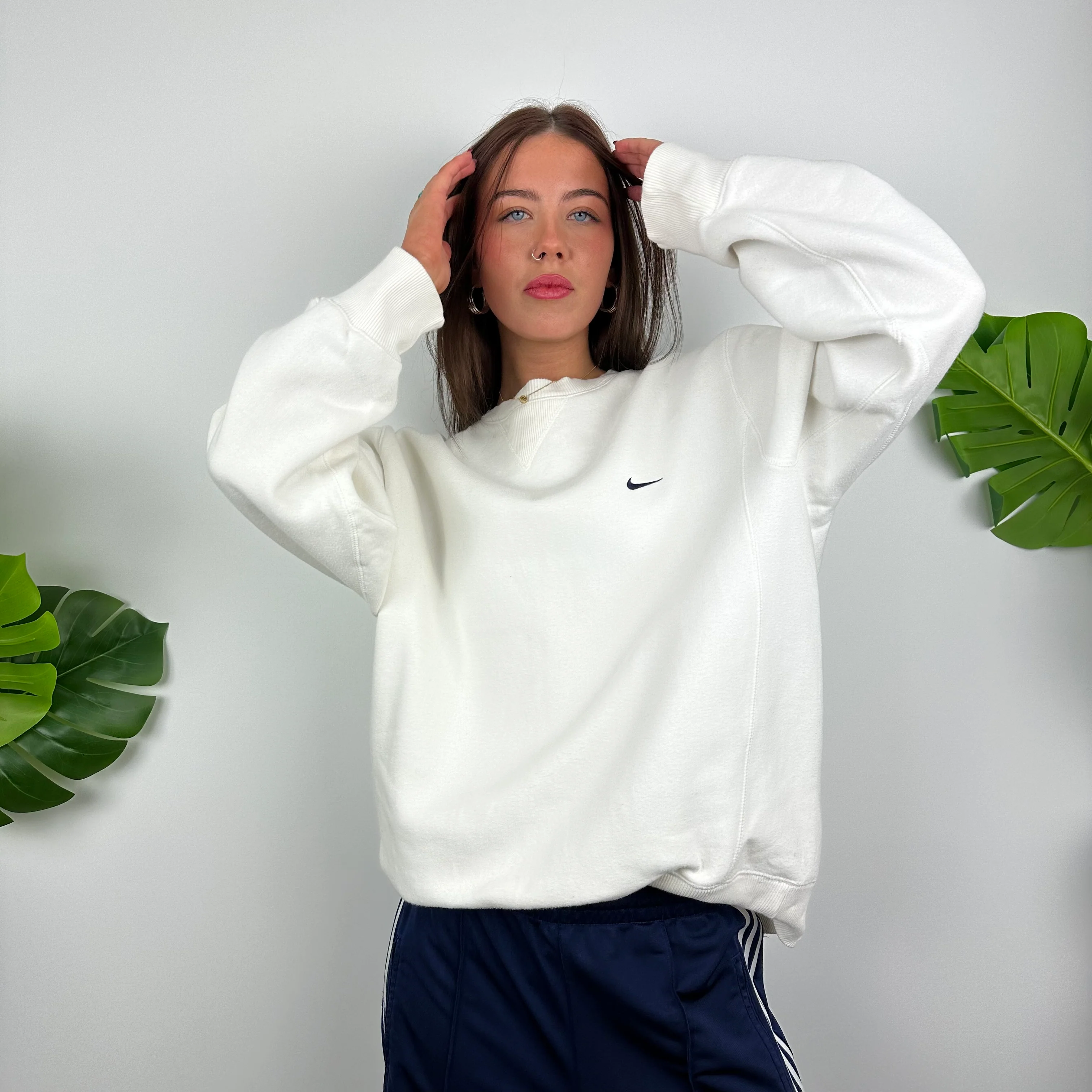 Nike White Embroidered Swoosh Sweatshirt (L) - Image 4
