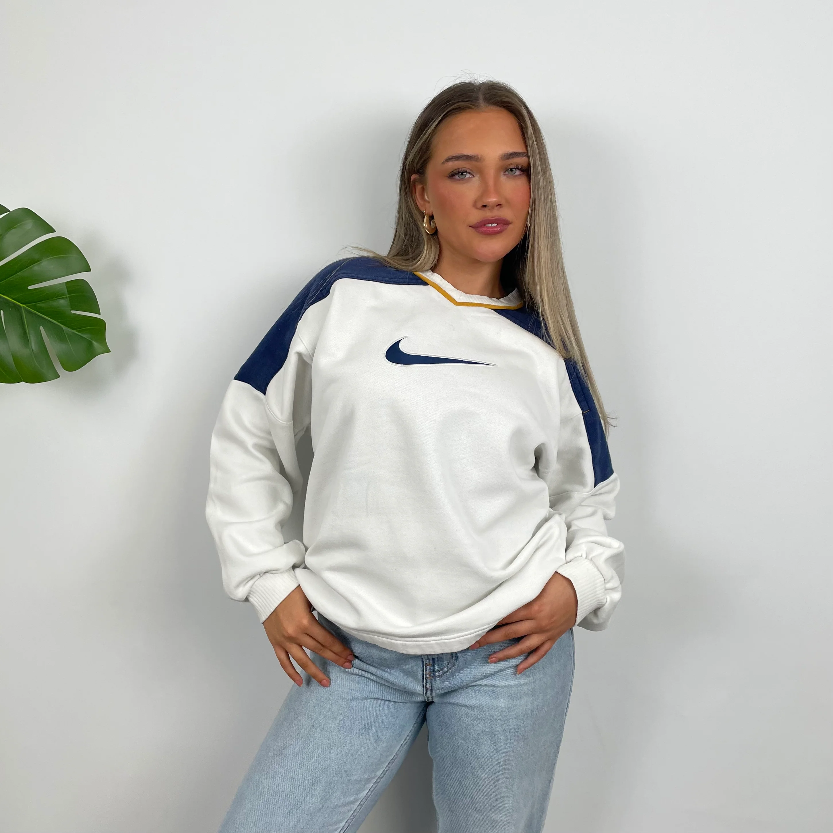 Nike White Embroidered Swoosh Sweatshirt (M) - Image 3