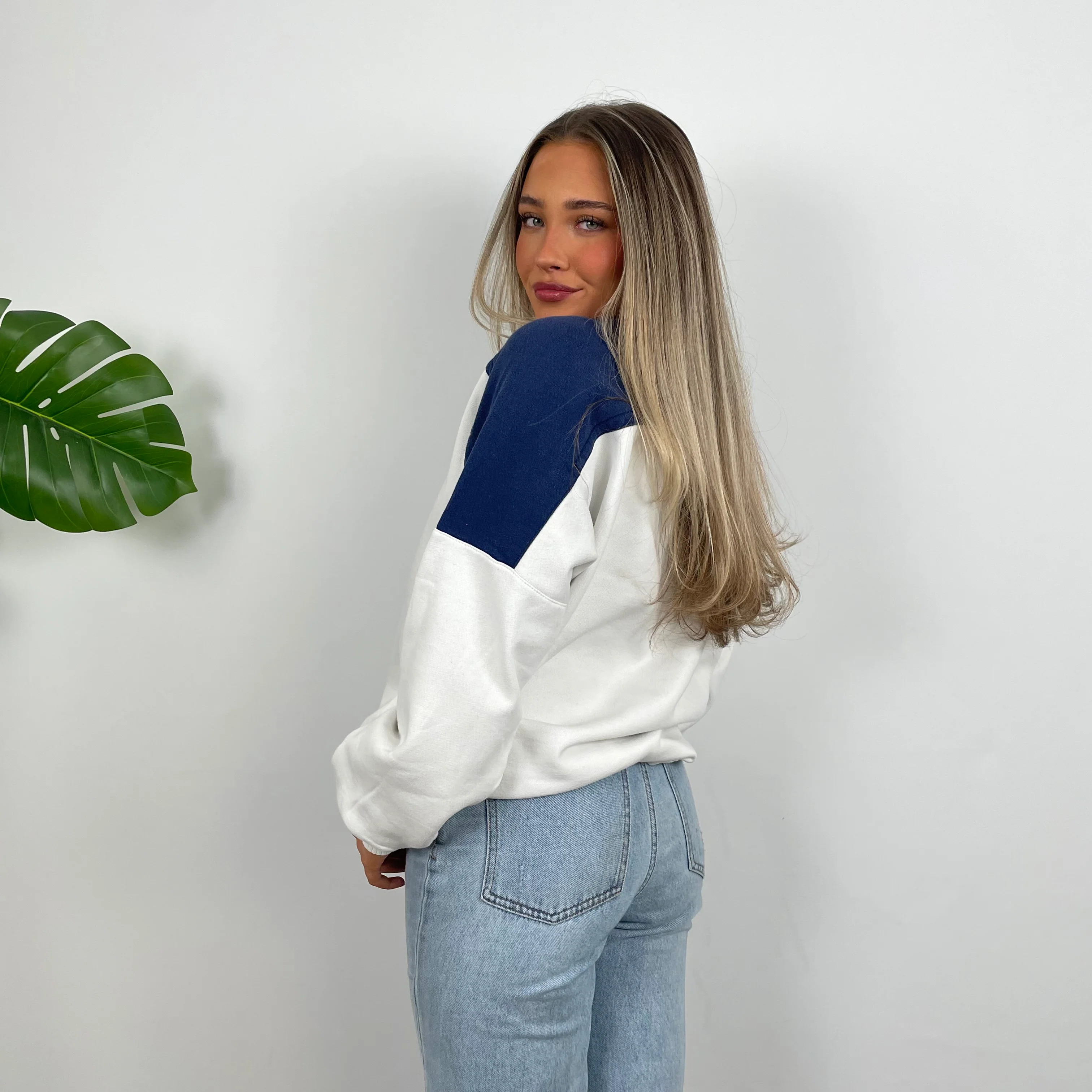Nike White Embroidered Swoosh Sweatshirt (M) - Image 8