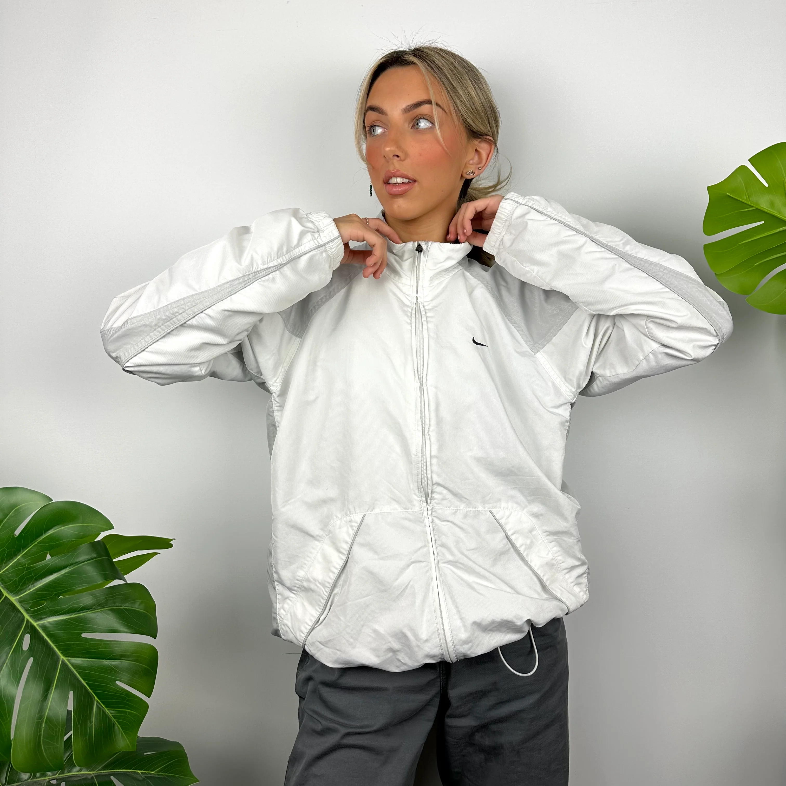 Nike White Embroidered Swoosh Windbreaker Jacket (M) - Image 2