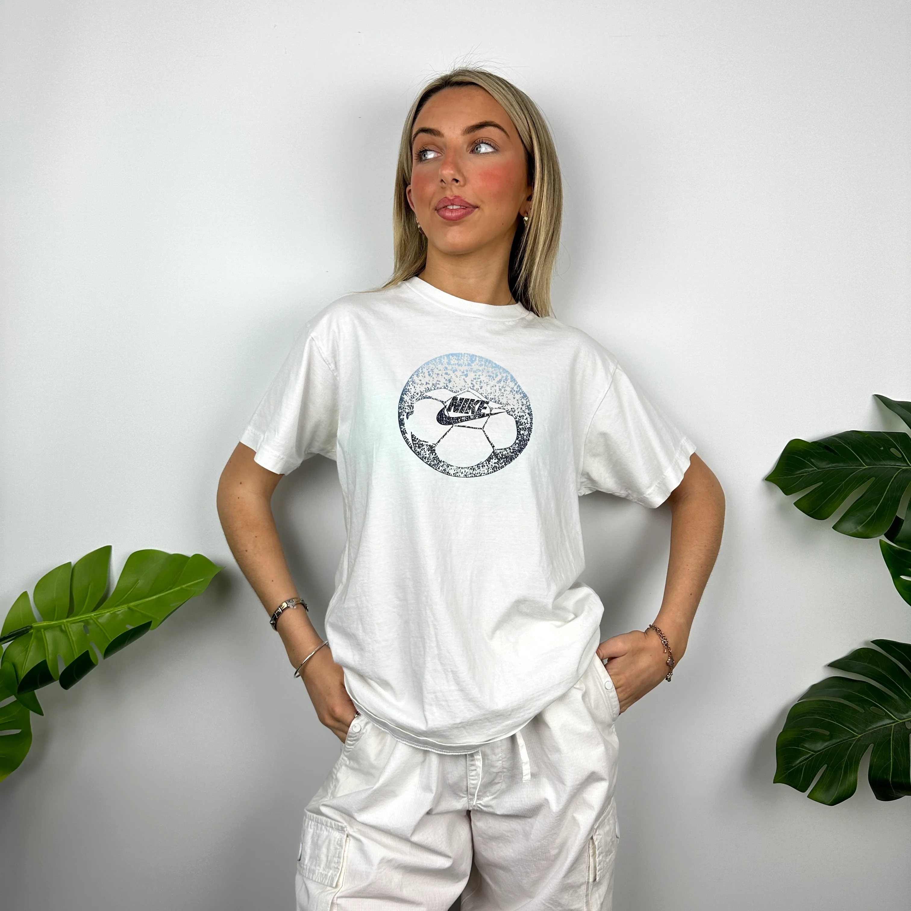 Nike White Graphic Spell Out T Shirt (S) - Image 5