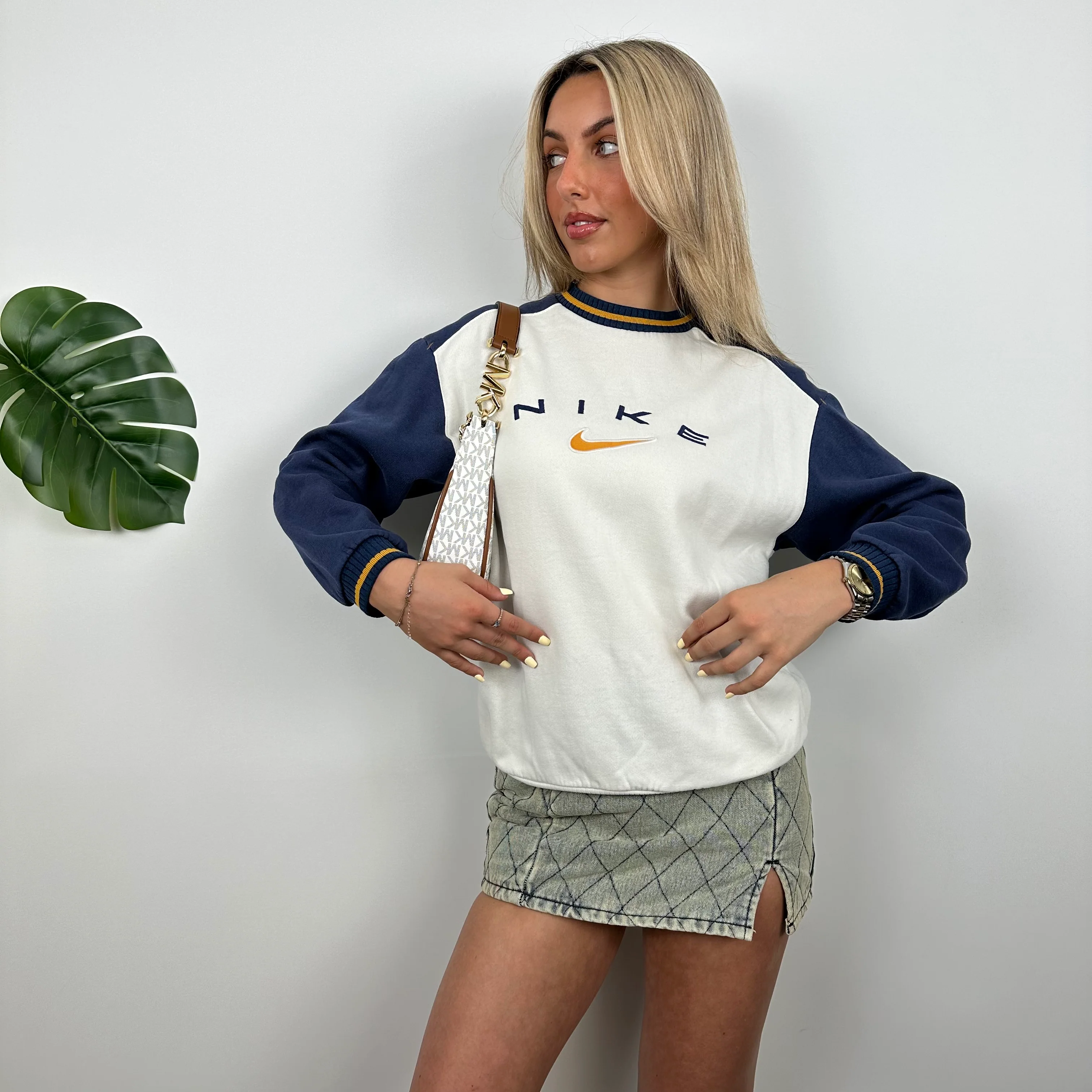 Nike White Embroidered Spell Out Sweatshirt (S) - Image 3