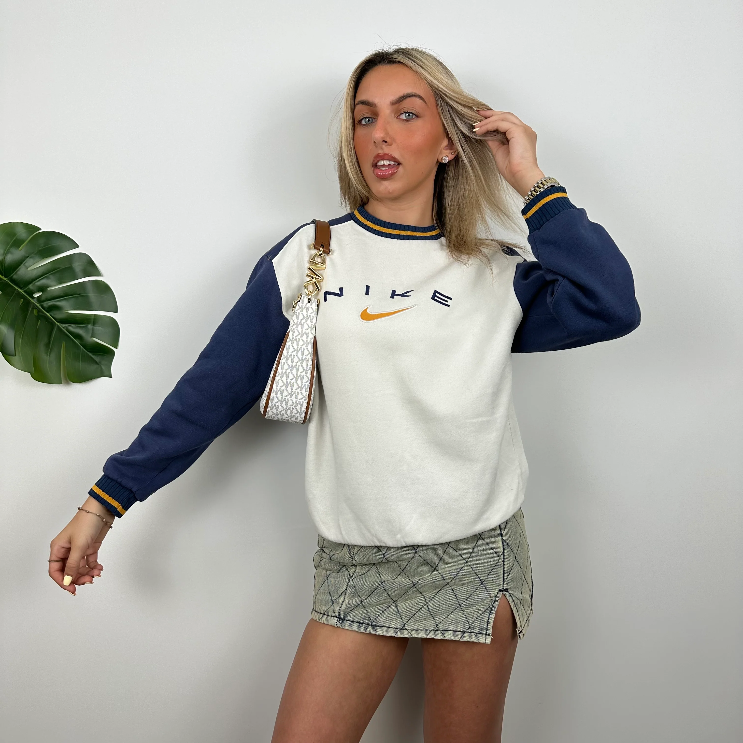 Nike White Embroidered Spell Out Sweatshirt (S) - Image 5