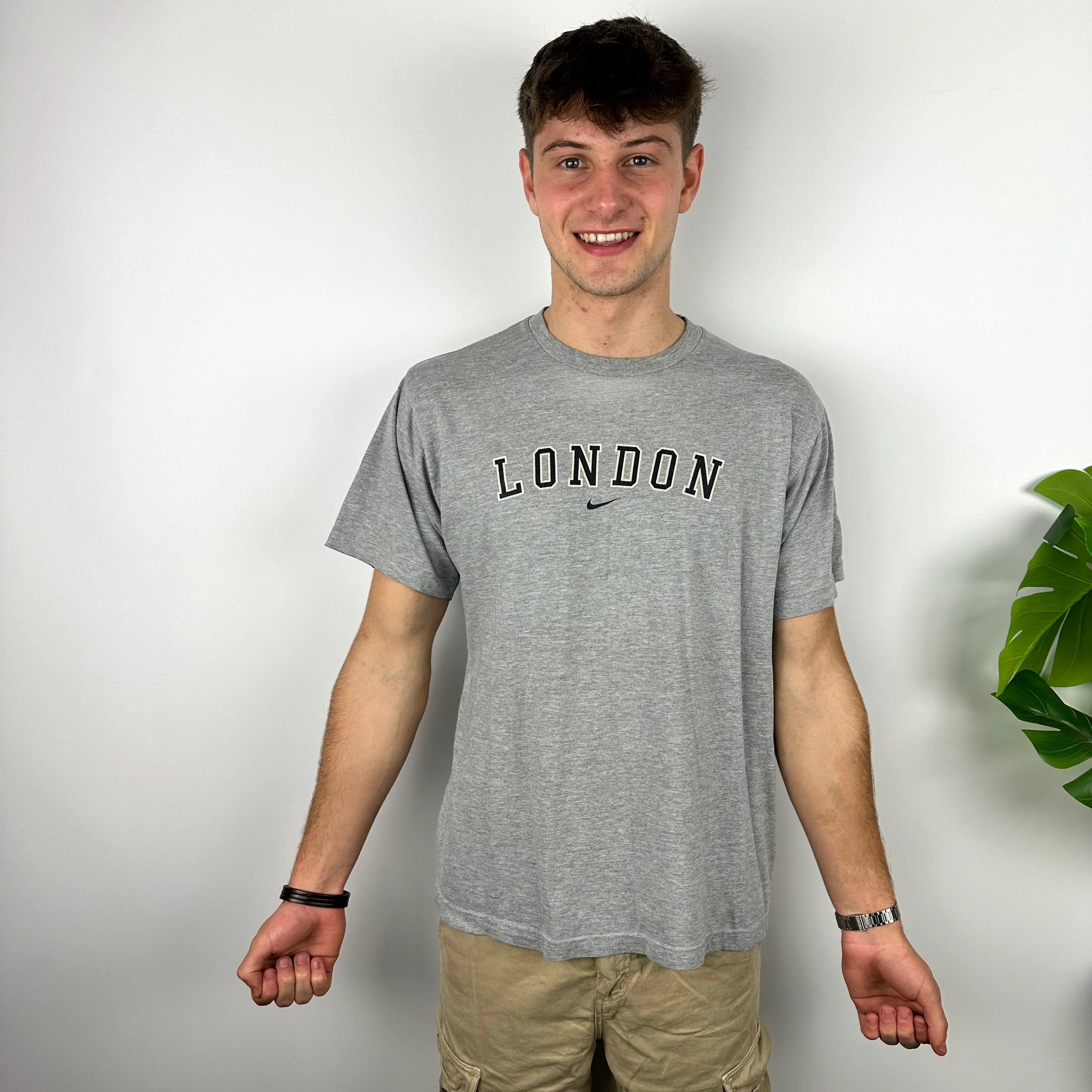 Nike x London RARE Grey Spell Out T Shirt (M) - Image 2