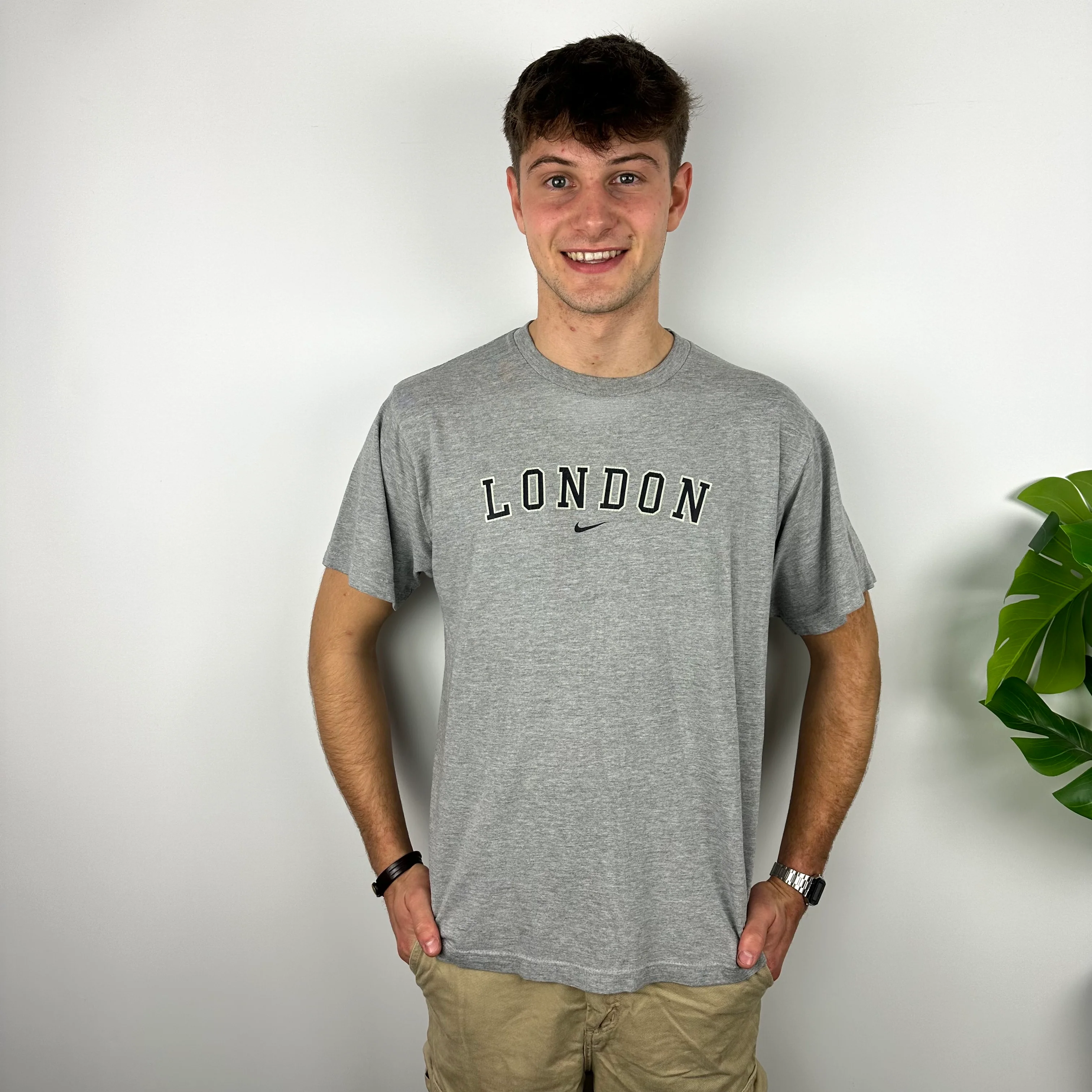 Nike x London RARE Grey Spell Out T Shirt (M) - Image 5