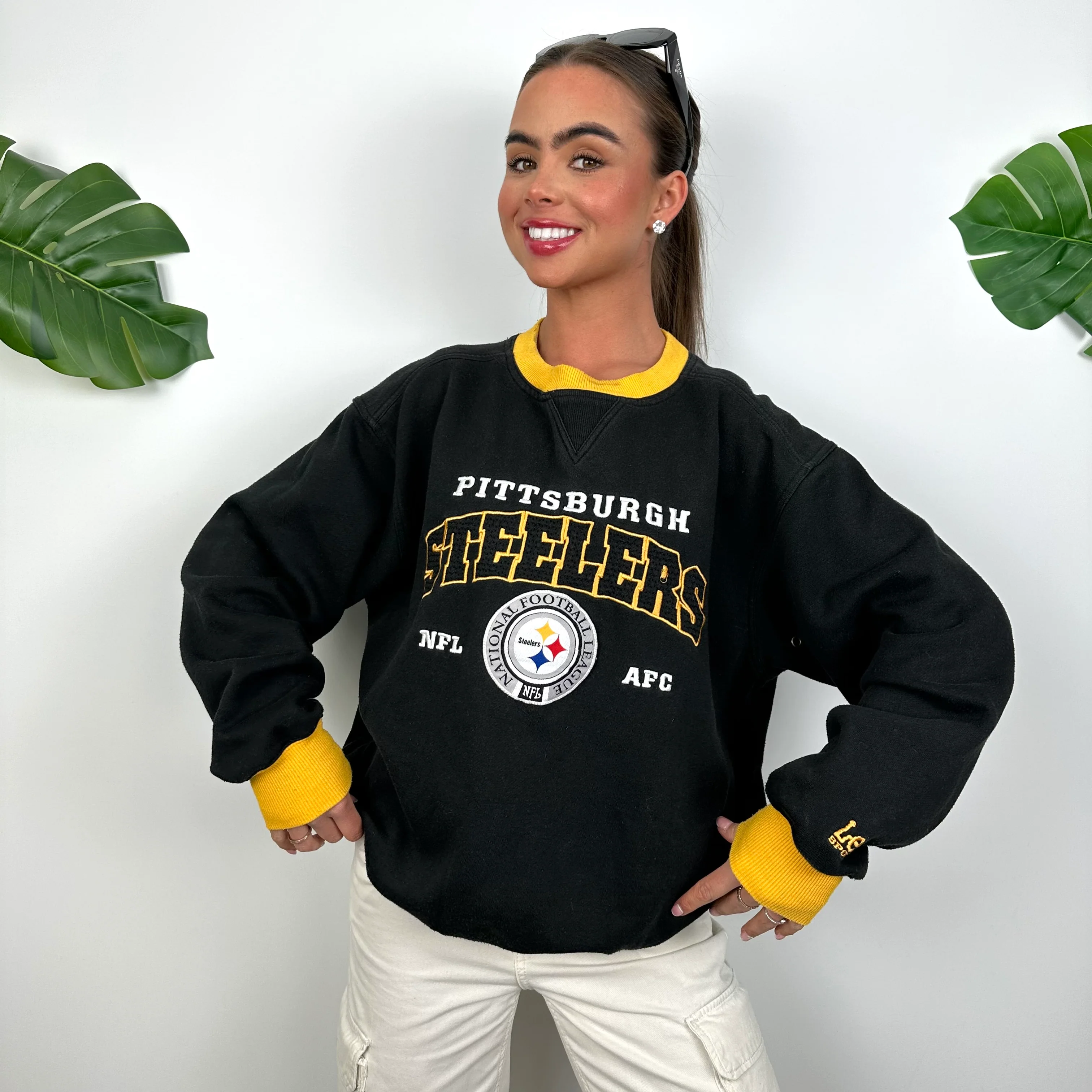 NFL Pittsburgh Steelers Black Embroidered Spell Out Sweatshirt (M)