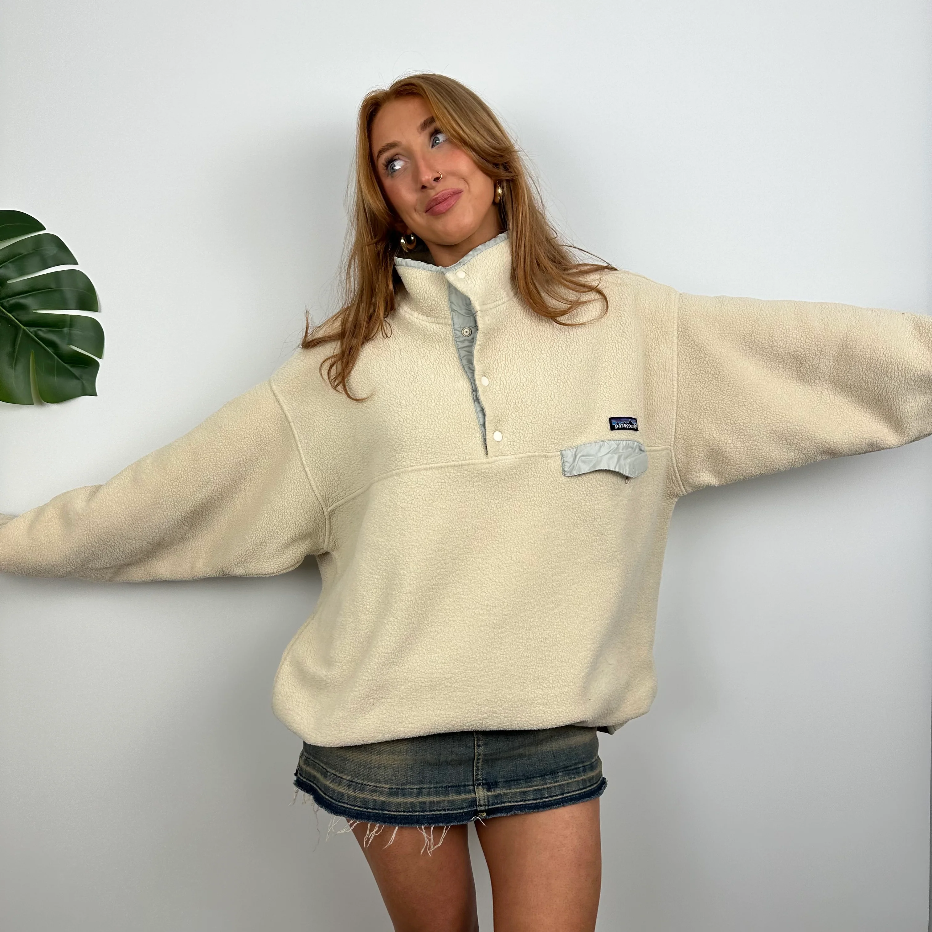 Patagonia Cream Embroidered Spell Out Teddy Bear Fleece Sweatshirt (L) - Image 3