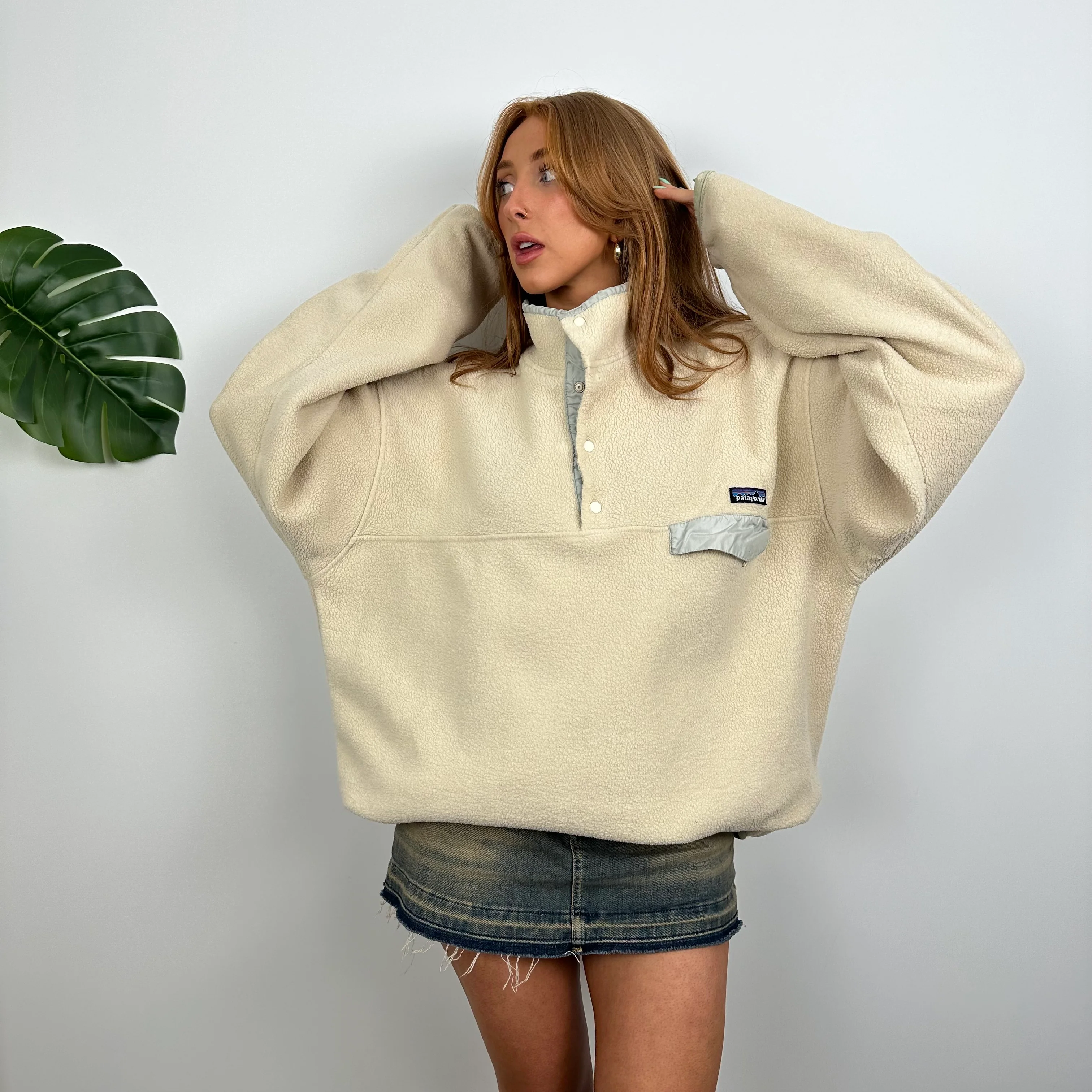 Patagonia Cream Embroidered Spell Out Teddy Bear Fleece Sweatshirt (L) - Image 5