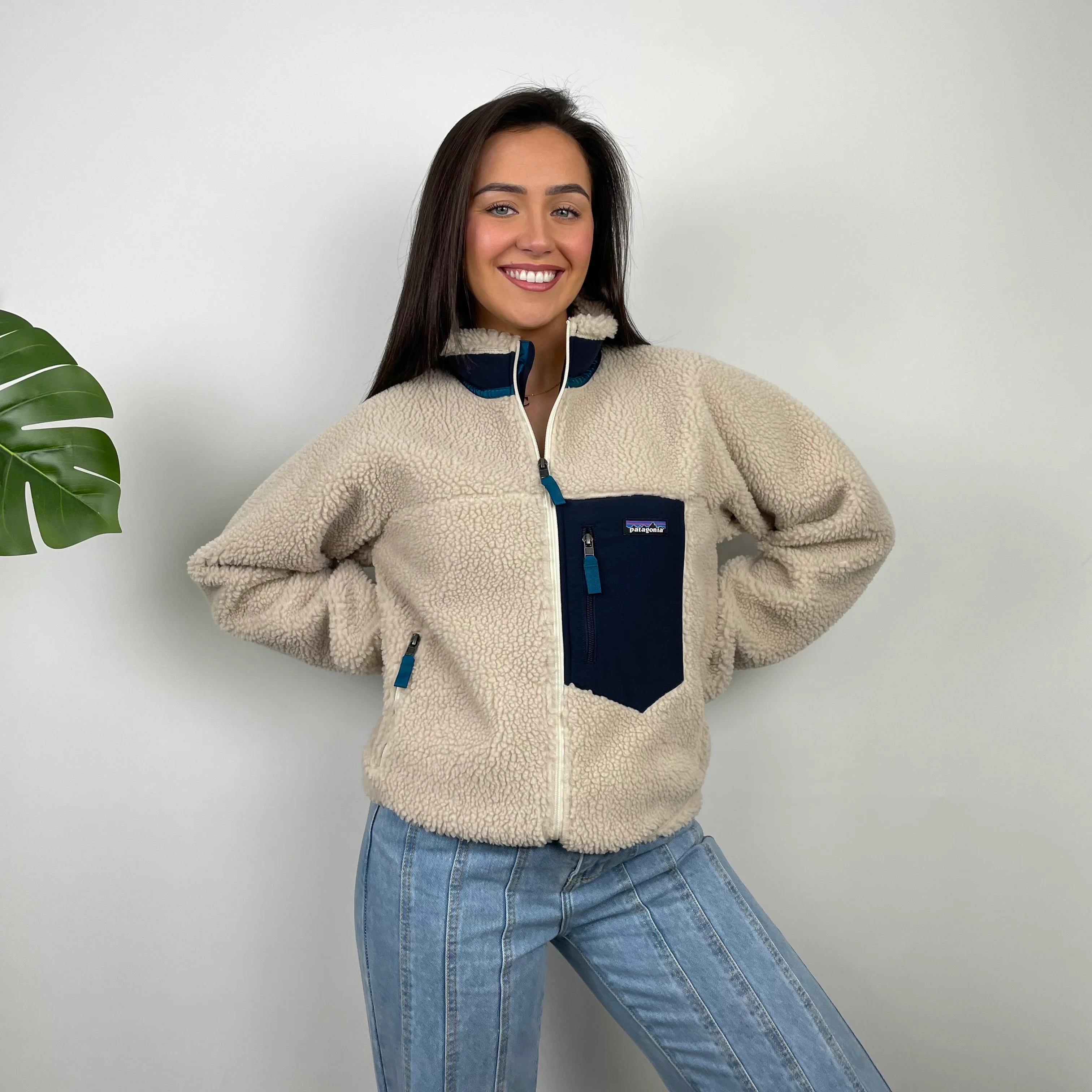 Patagonia Cream Embroidered Spell Out Teddy Bear Fleece Zip Up (M)