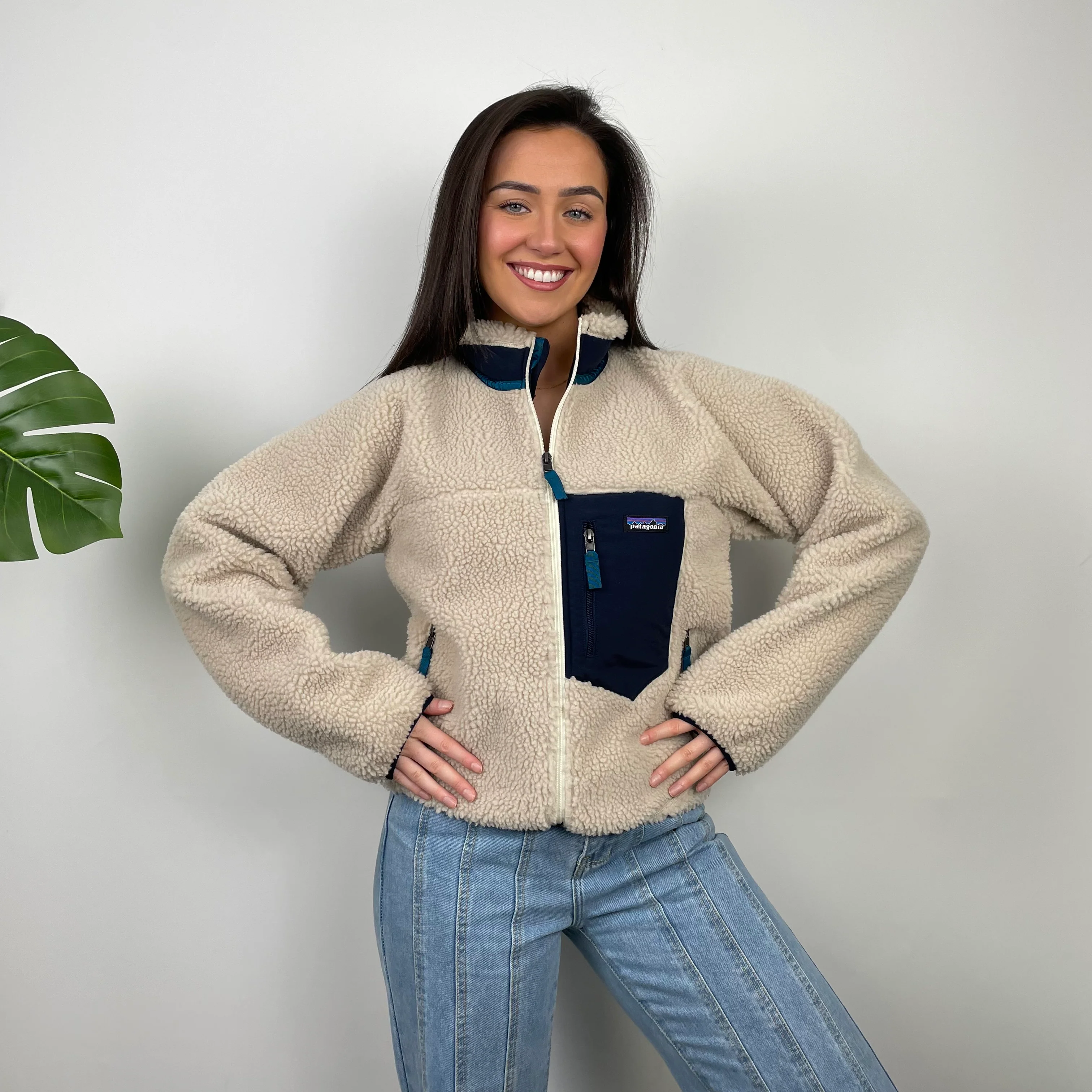 Patagonia Cream Embroidered Spell Out Teddy Bear Fleece Zip Up (M) - Image 6