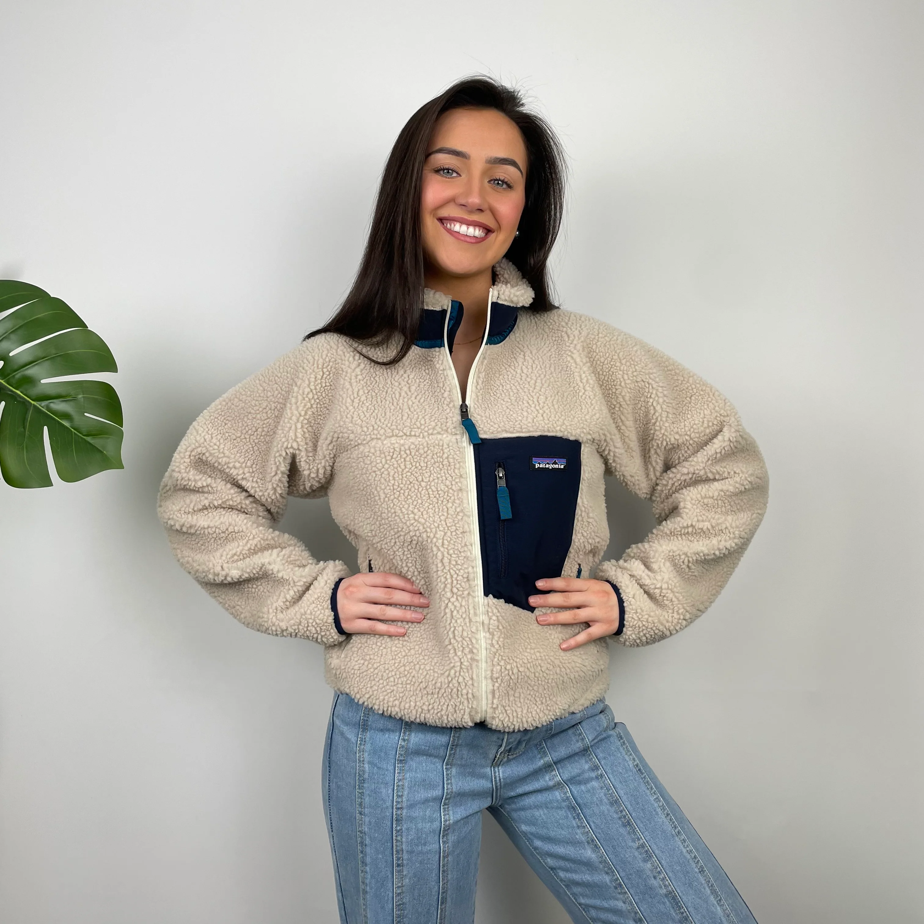 Patagonia Cream Embroidered Spell Out Teddy Bear Fleece Zip Up (M) - Image 7