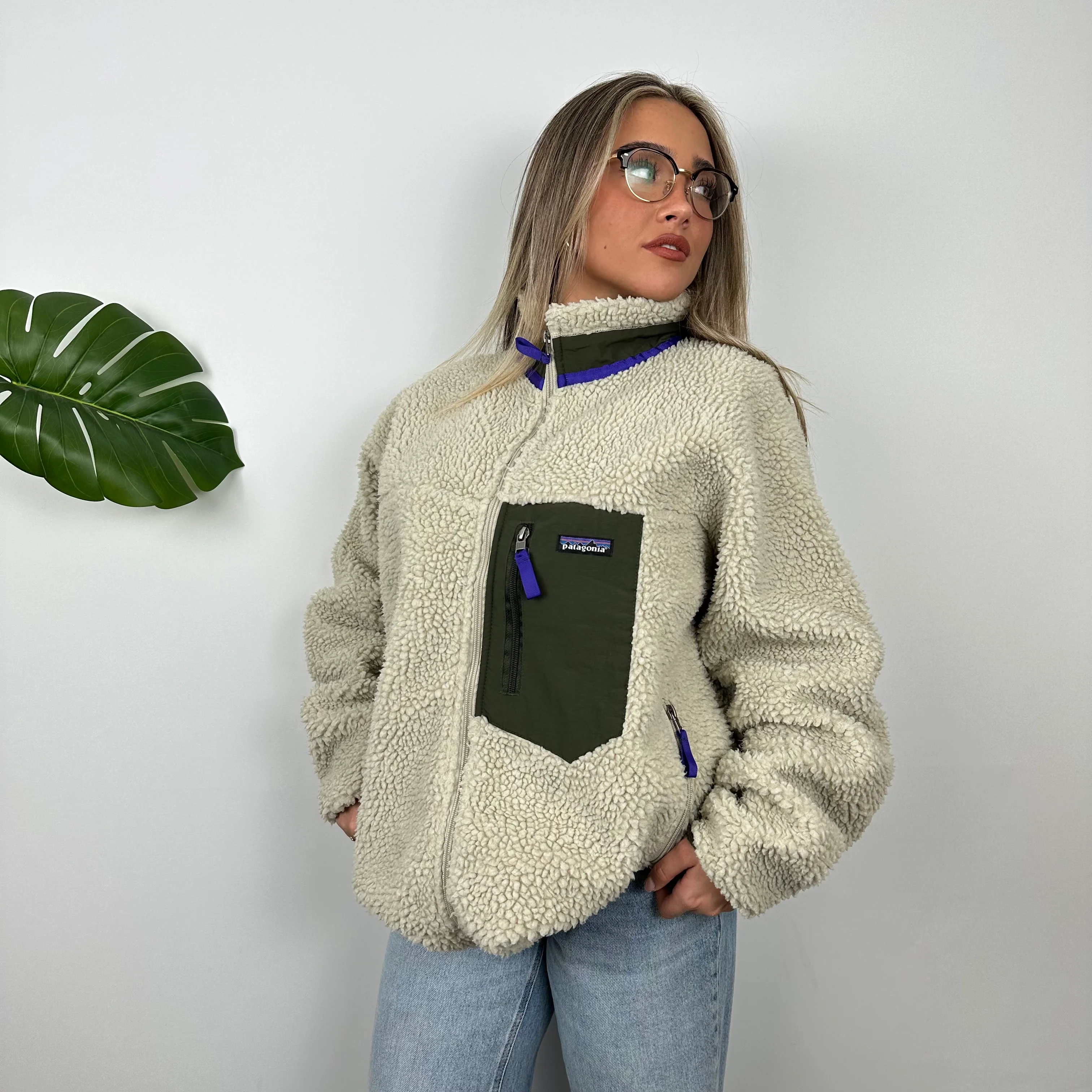 Patagonia Cream Embroidered Spell Out Teddy Bear Fleece Zip Up (XL) - Image 2
