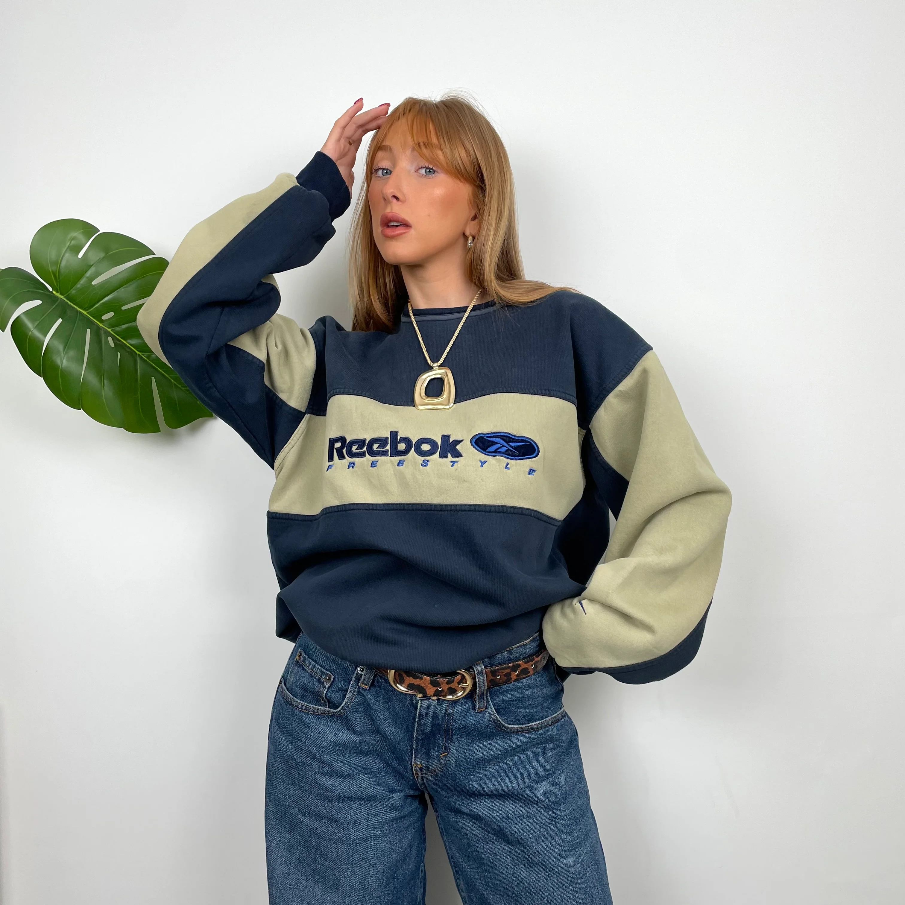 Reebok Freestyle RARE Navy and Green Embroidered Spell Out Sweatshirt (M) - Image 2