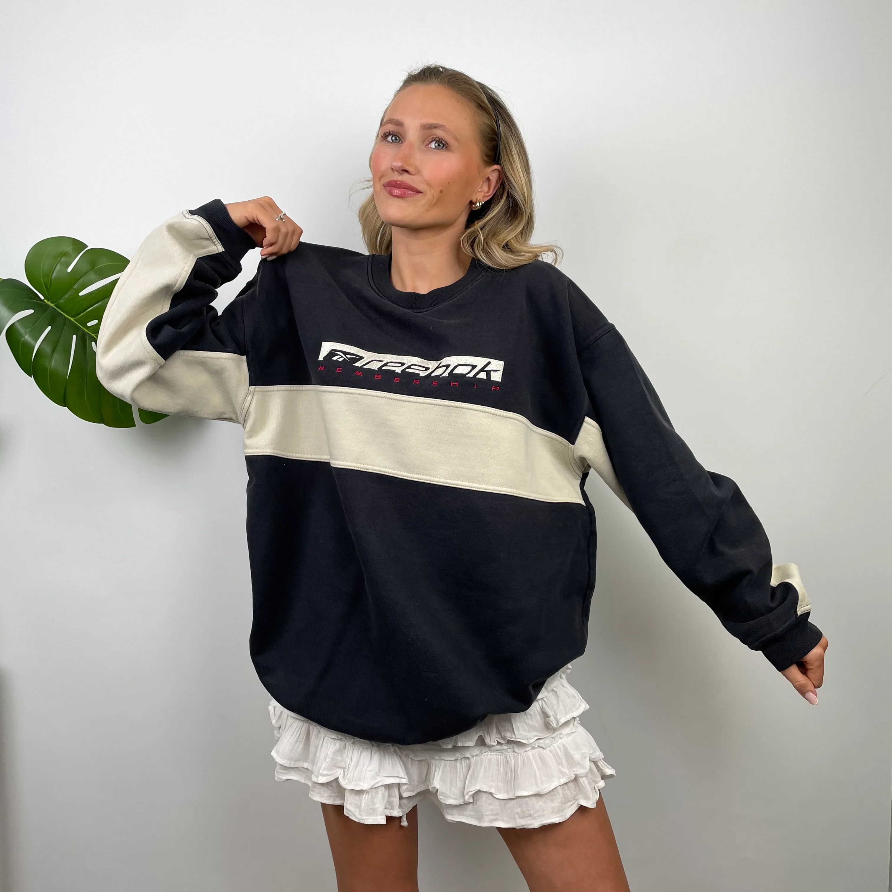 Reebok Membership RARE Black and Cream Embroidered Spell Out Sweatshirt (L) - Image 3