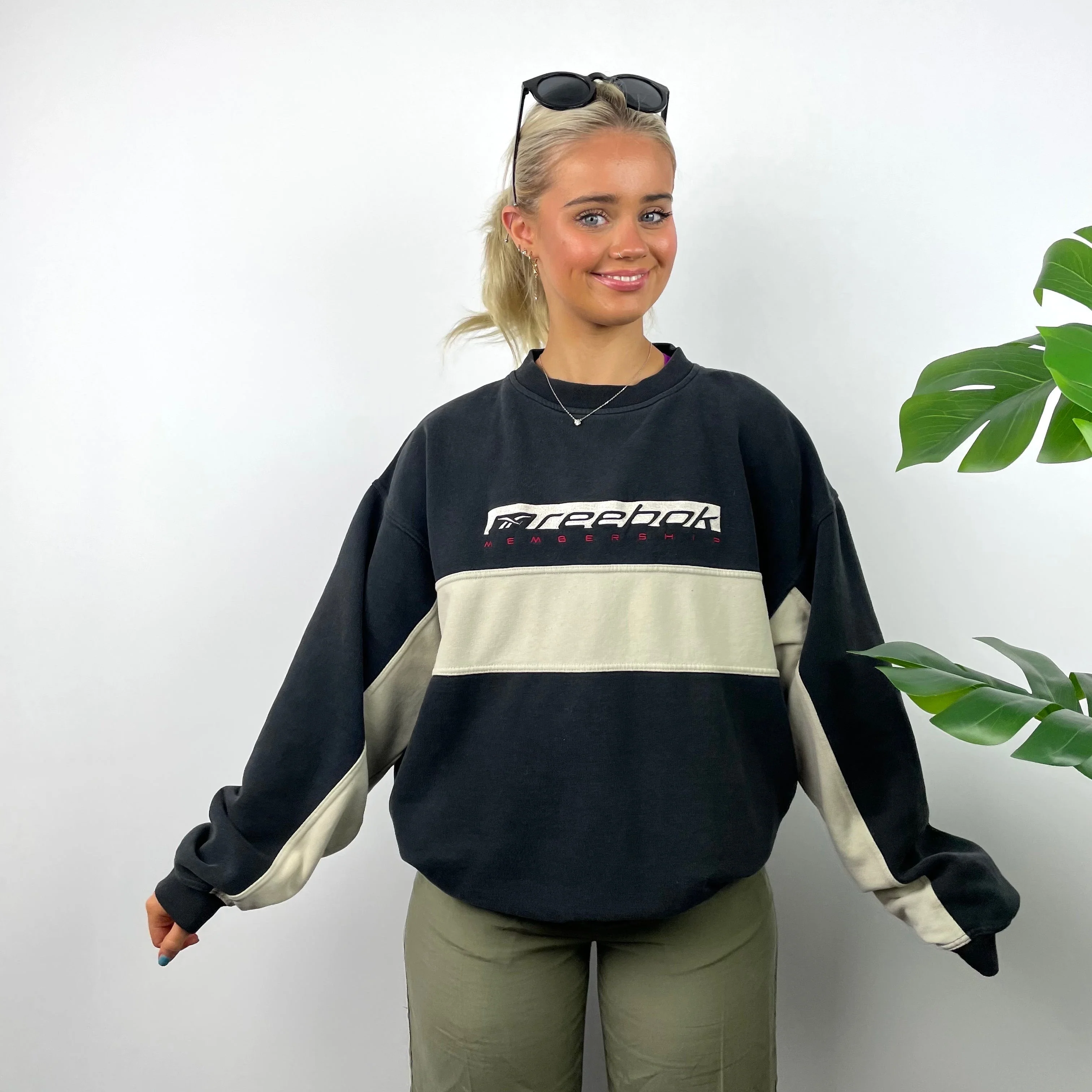 Reebok Membership RARE Black and Cream Embroidered Spell Out Sweatshirt (L) - Image 4
