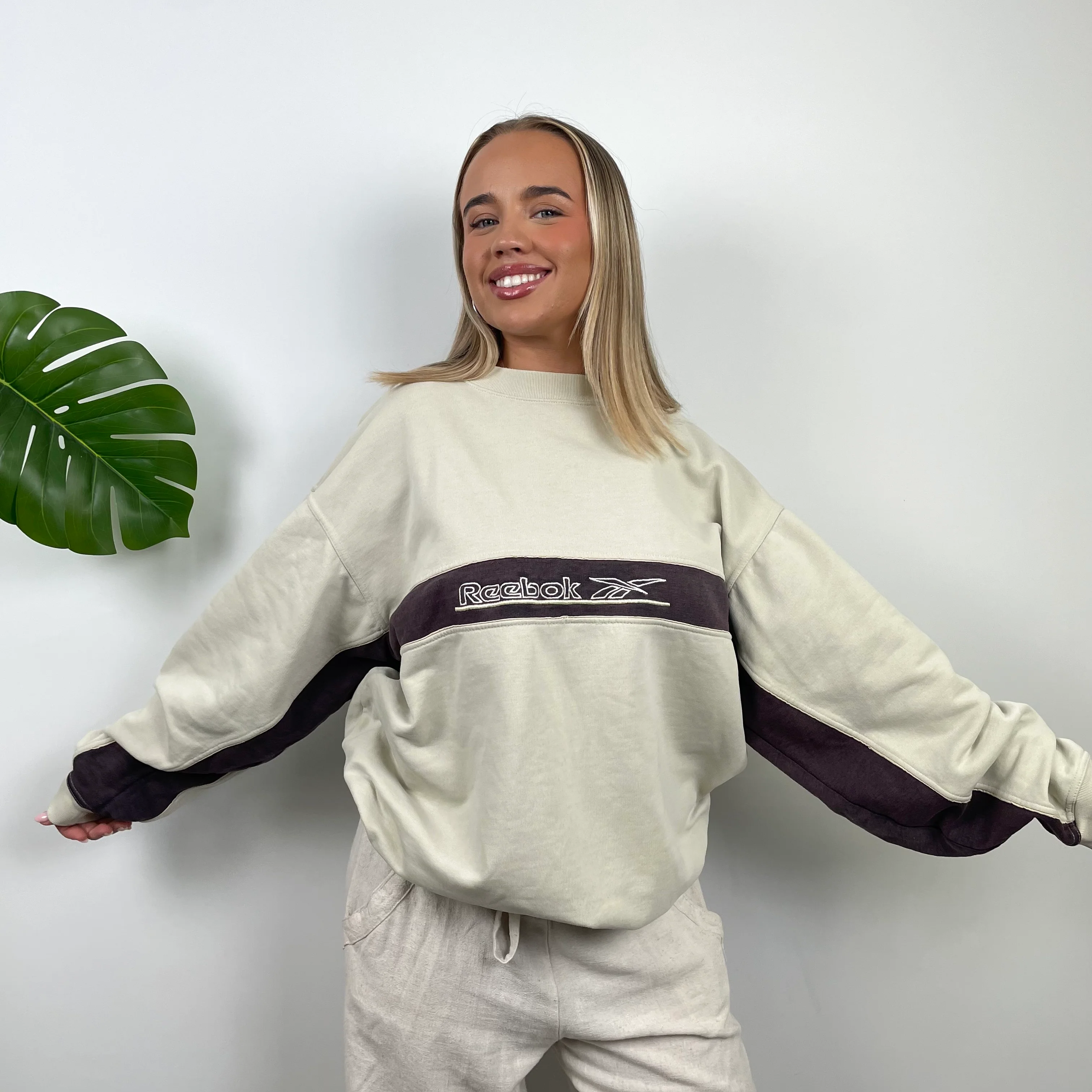 Reebok RARE Cream Embroidered Spell Out Sweatshirt (L) - Image 3