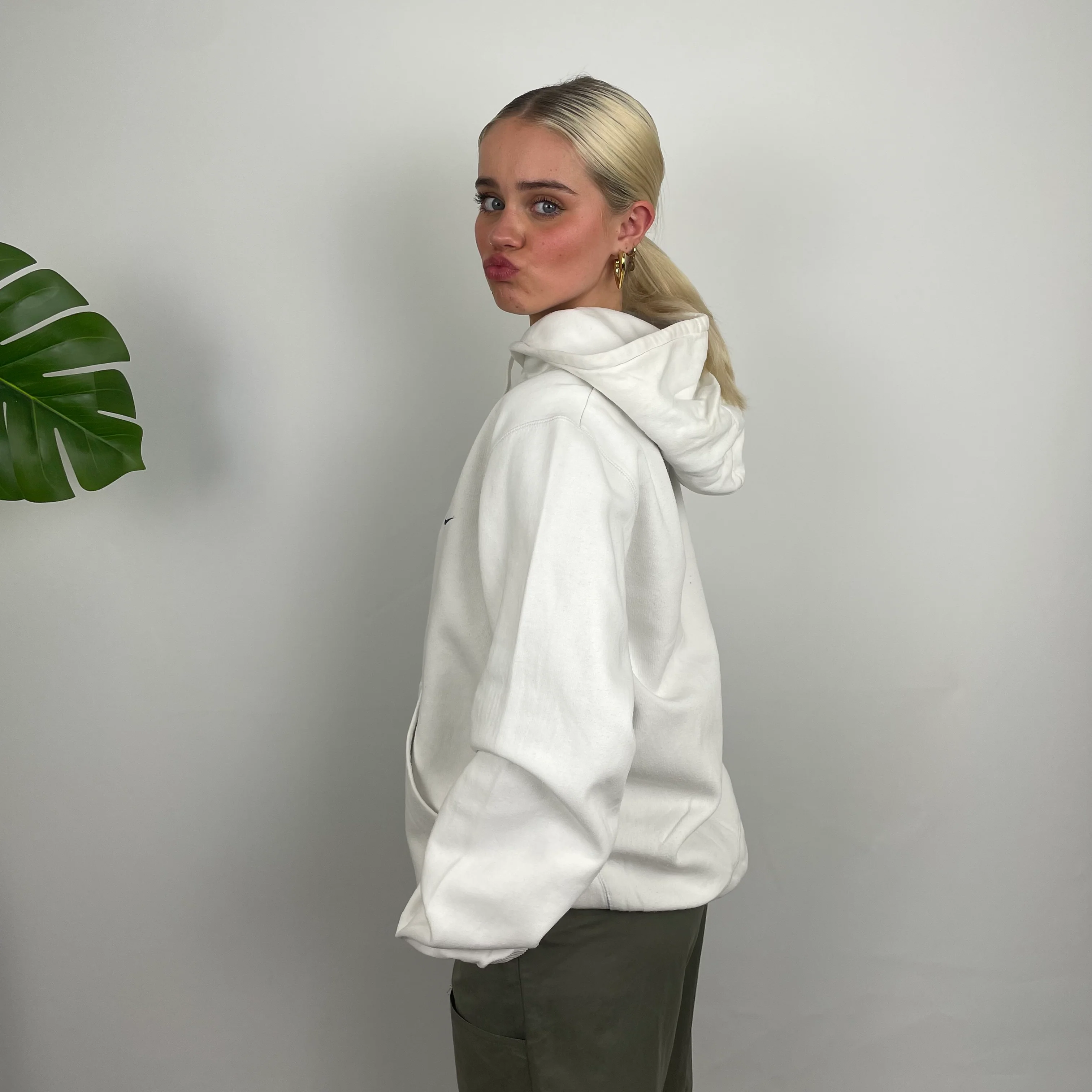 Reebok White Embroidered Spell Out Hoodie (M) - Image 7