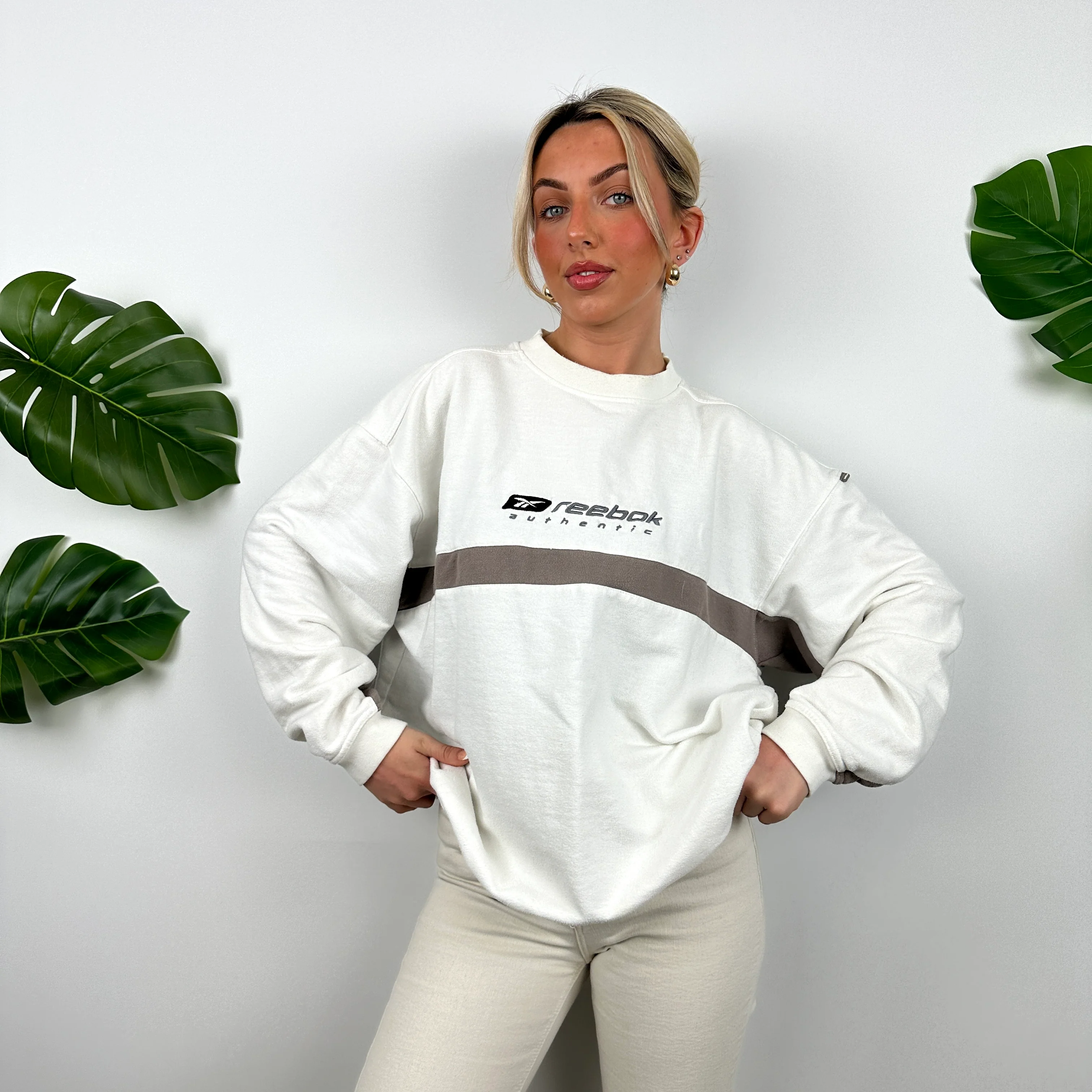 Reebok White Embroidered Spell Out Sweatshirt (M) - Image 3