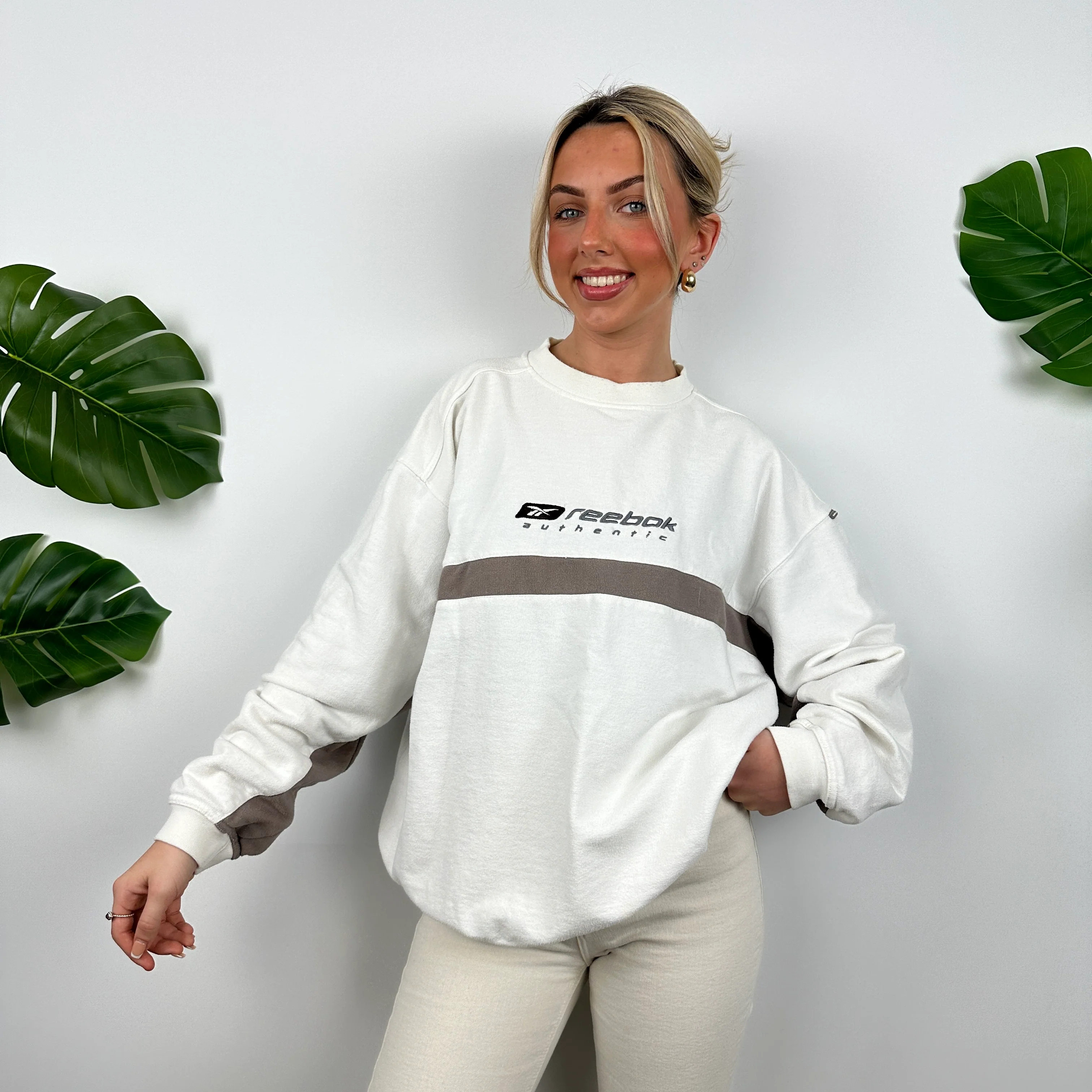 Reebok White Embroidered Spell Out Sweatshirt (M) - Image 4