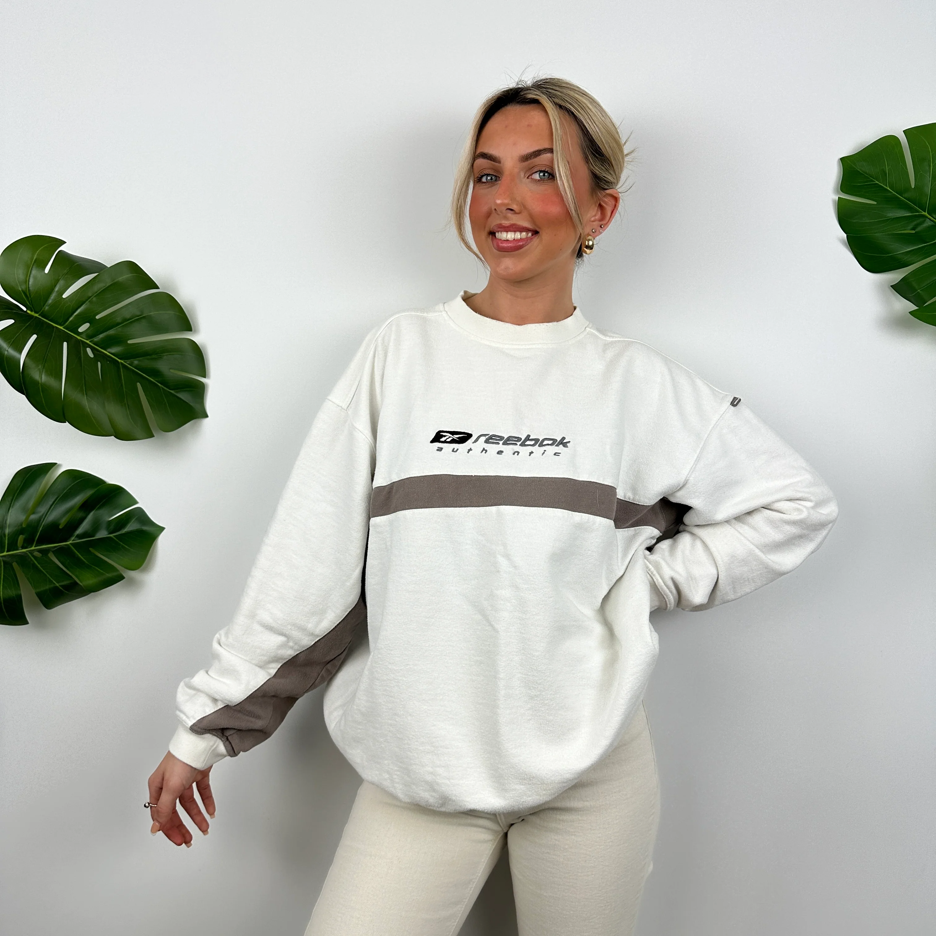 Reebok White Embroidered Spell Out Sweatshirt (M) - Image 5