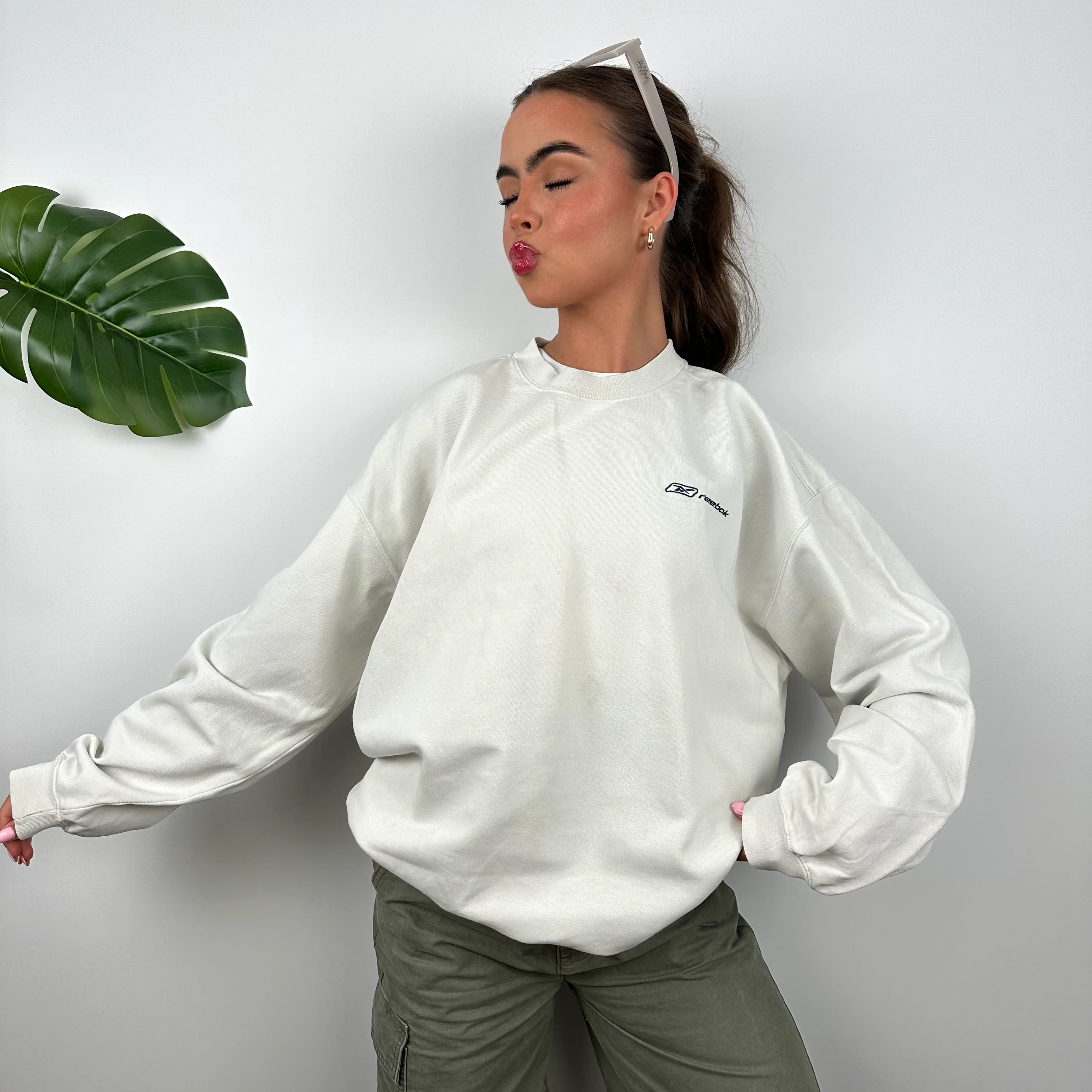 Reebok White Embroidered Spell Out Sweatshirt (M) - Image 3
