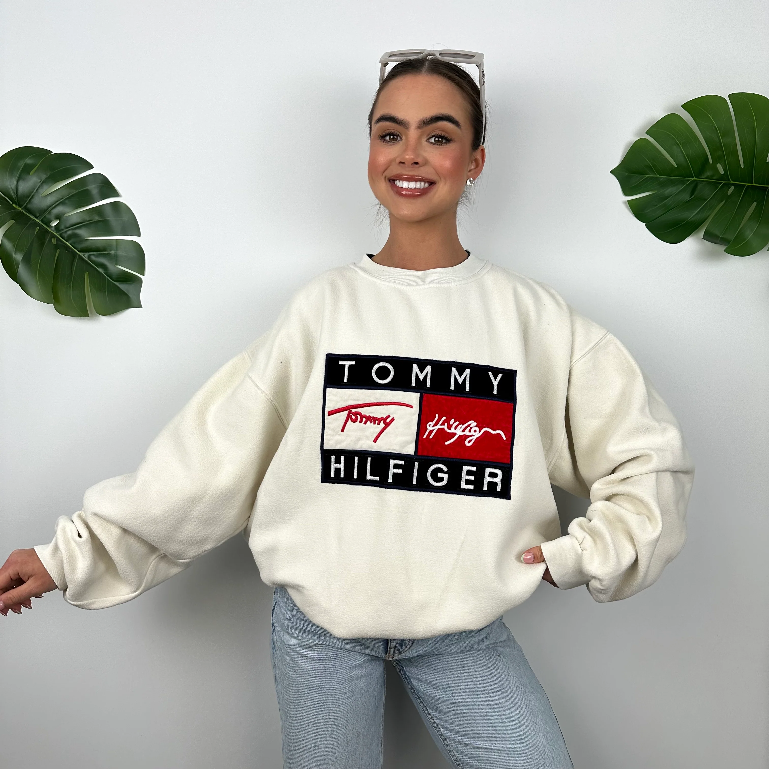 Tommy Hilfiger RARE Cream Embroidered Spell Out Sweatshirt (XL) - Image 2