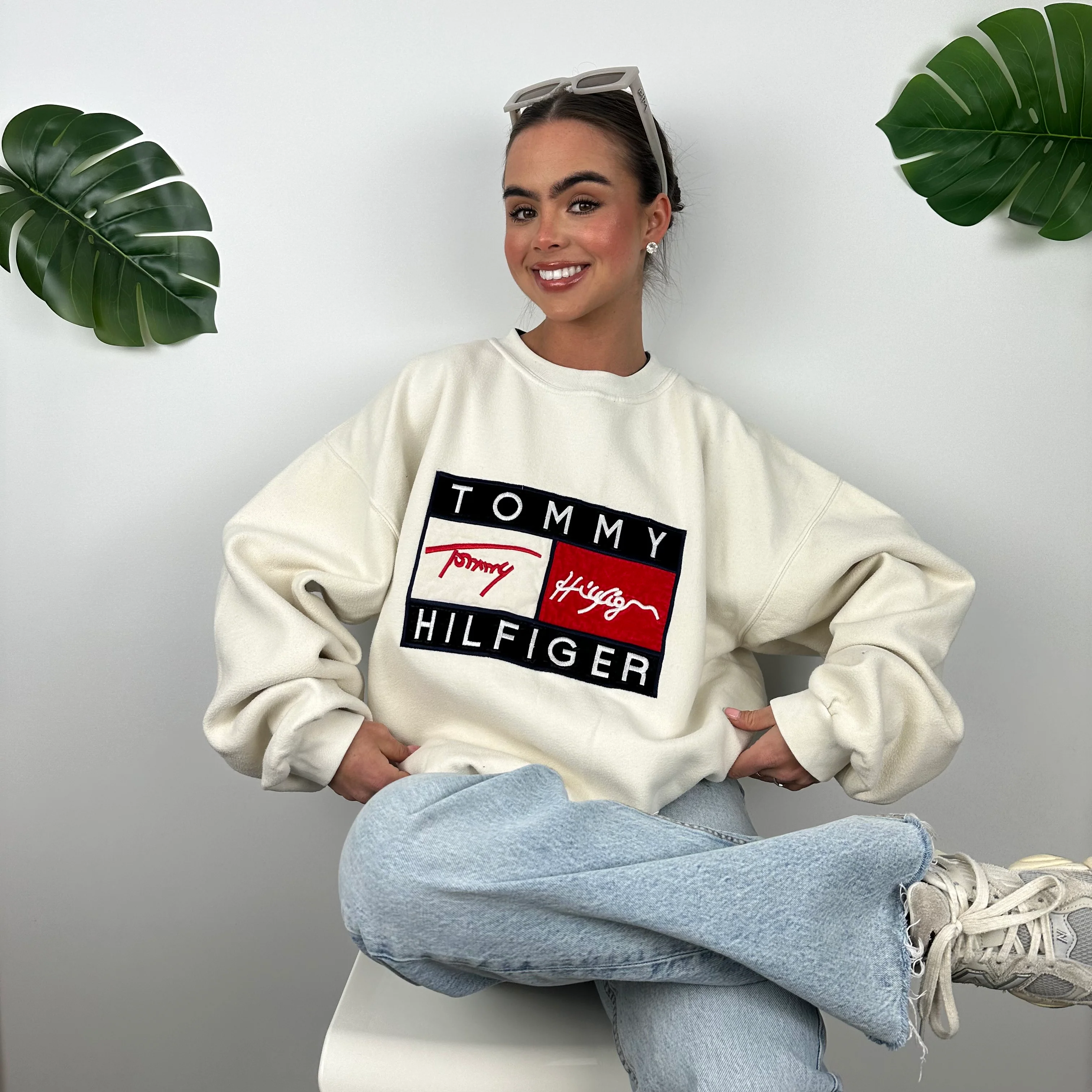 Tommy Hilfiger RARE Cream Embroidered Spell Out Sweatshirt (XL) - Image 4