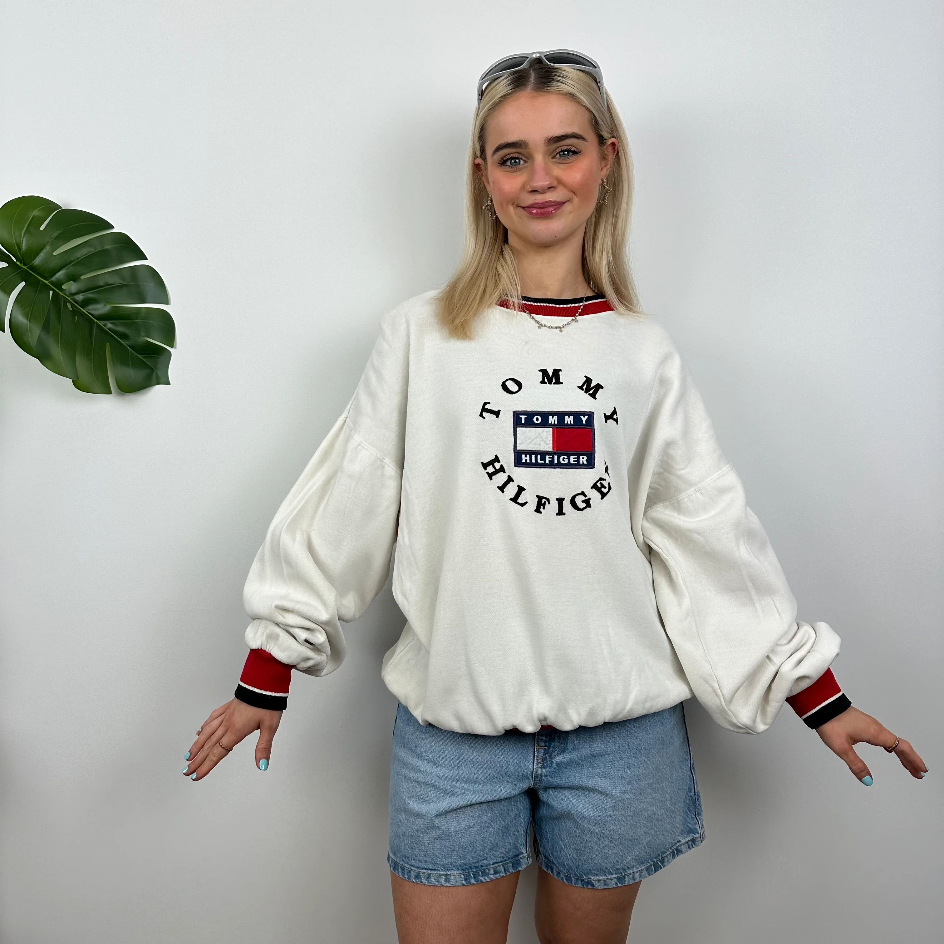 Tommy Hilfiger RARE White Embroidered Spell Out Sweatshirt (M) - Image 4