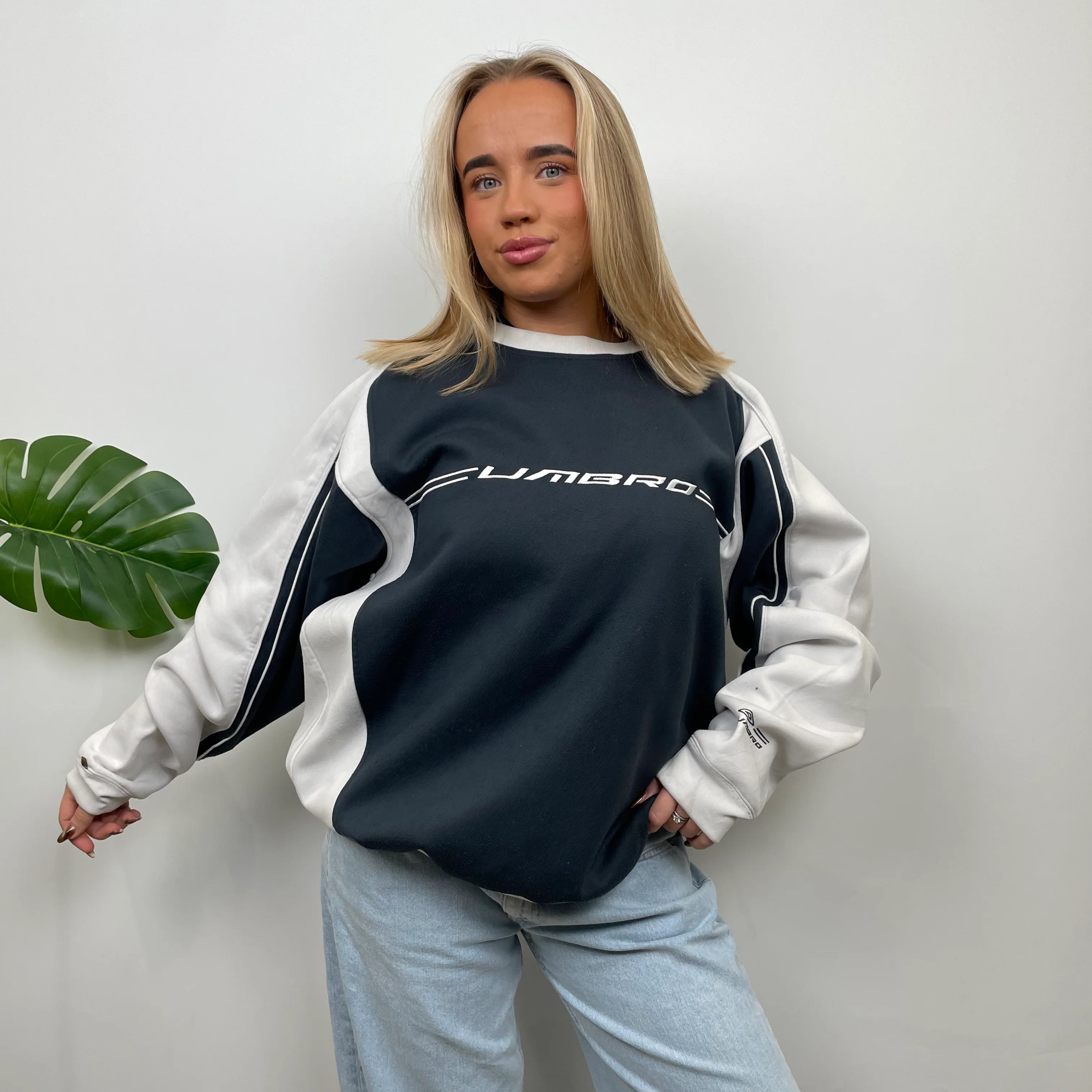 Umbro Black Embroidered Spell Out Sweatshirt (L) - Image 2