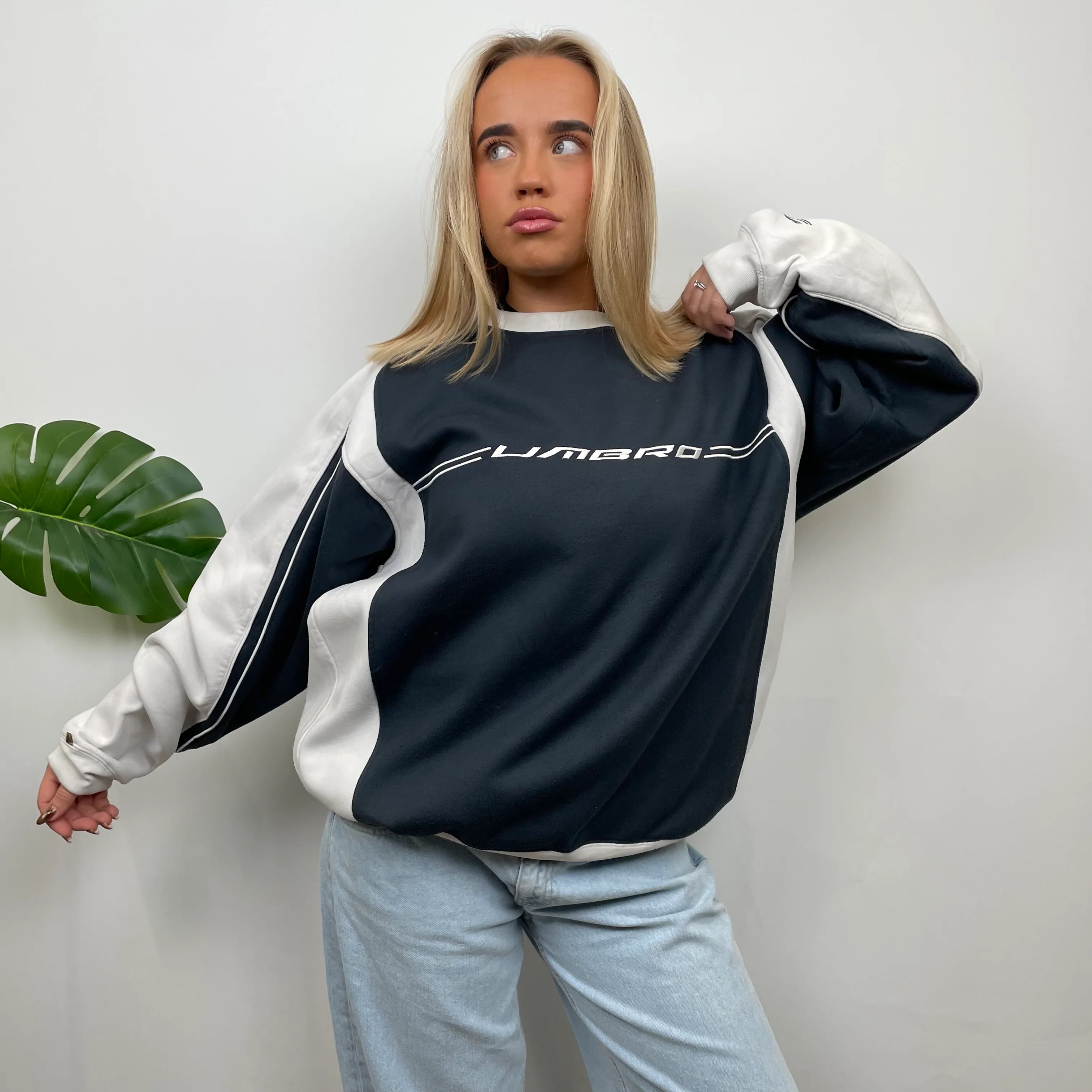 Umbro Black Embroidered Spell Out Sweatshirt (L) - Image 3