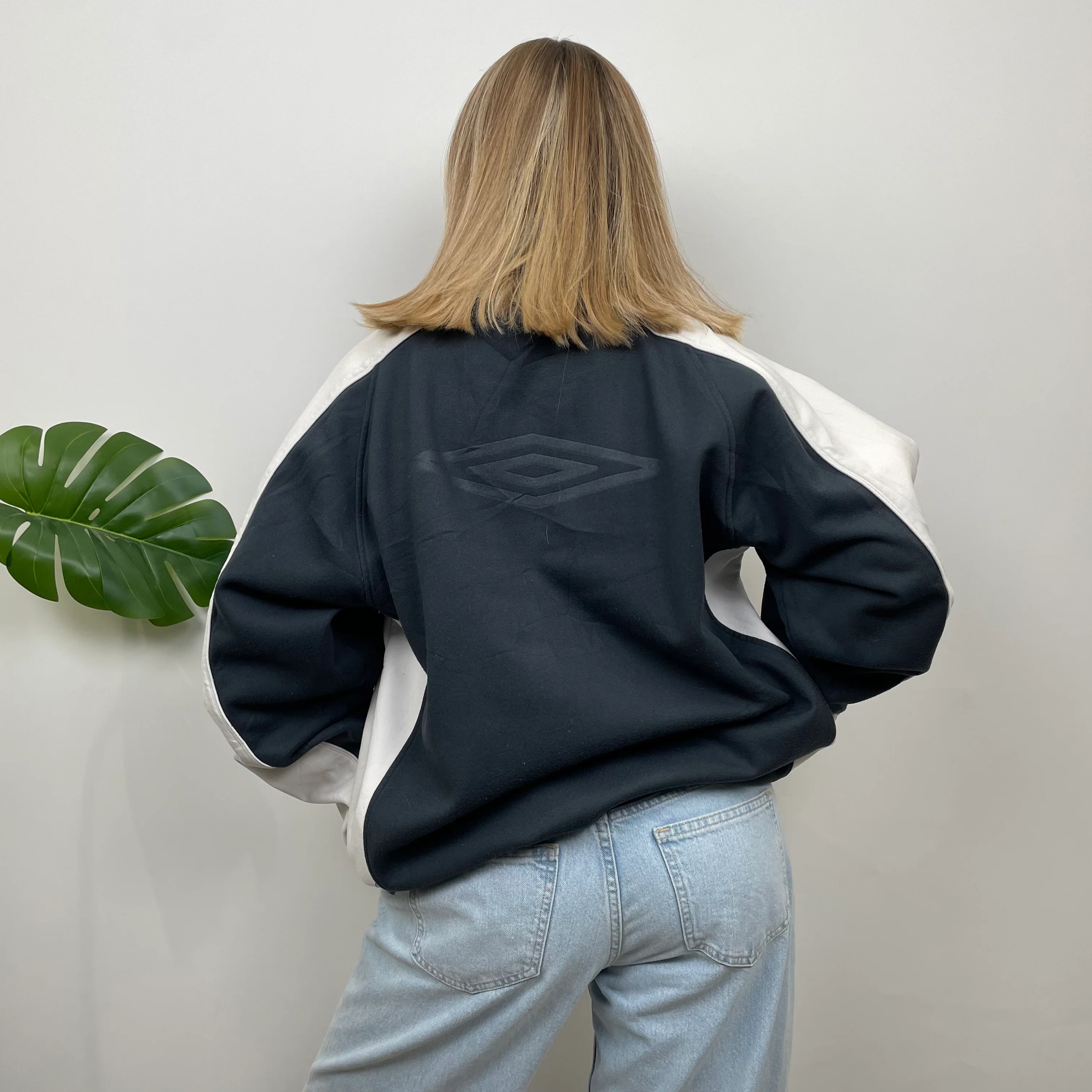 Umbro Black Embroidered Spell Out Sweatshirt (L) - Image 4